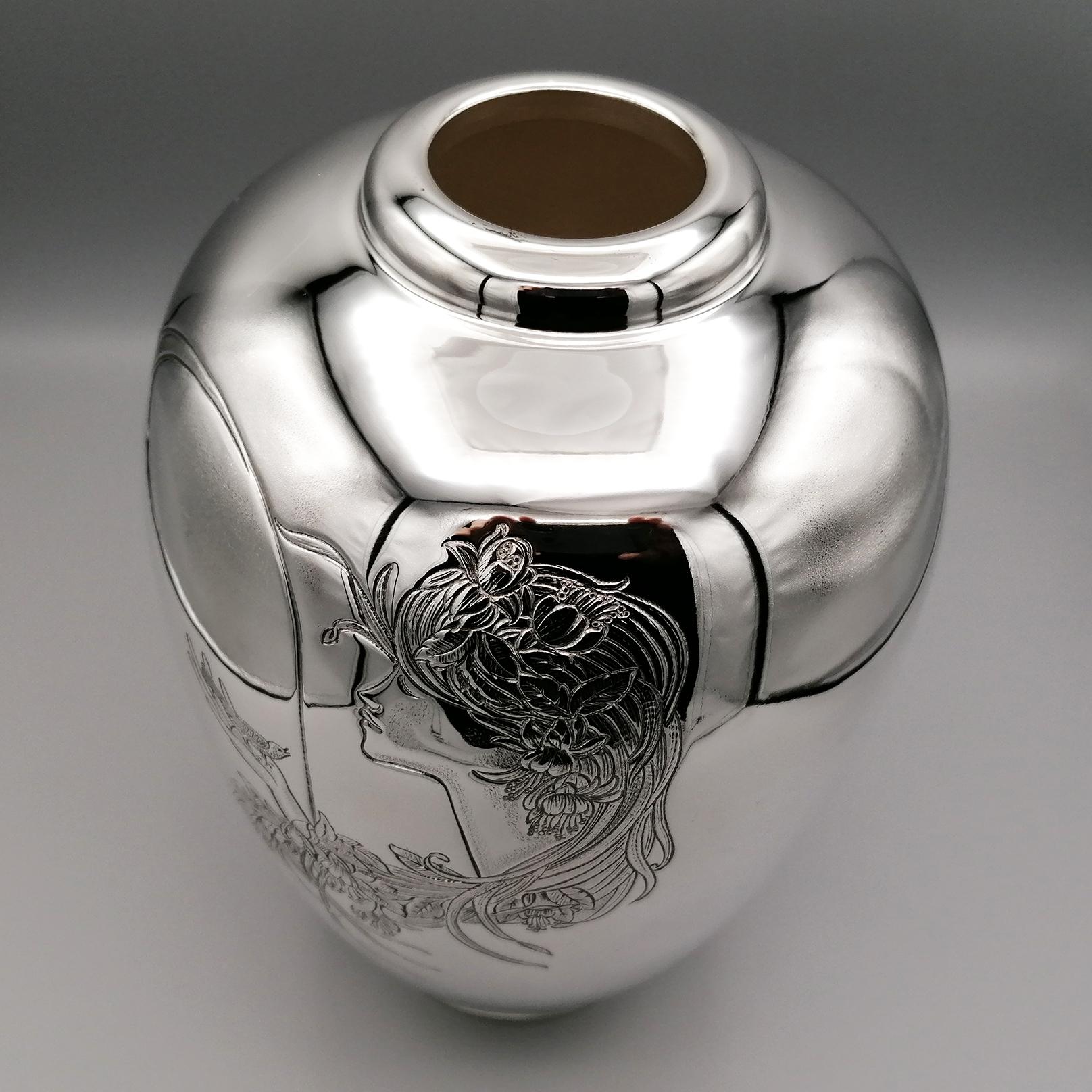 20th Century Italian Solid Silver Engraved Vase For Sale 2