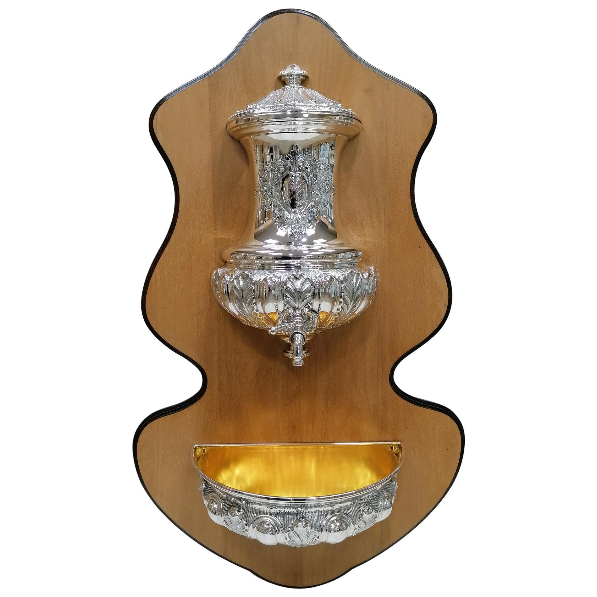 Pila de agua bendita de plata maciza italiana del siglo XX con grifo