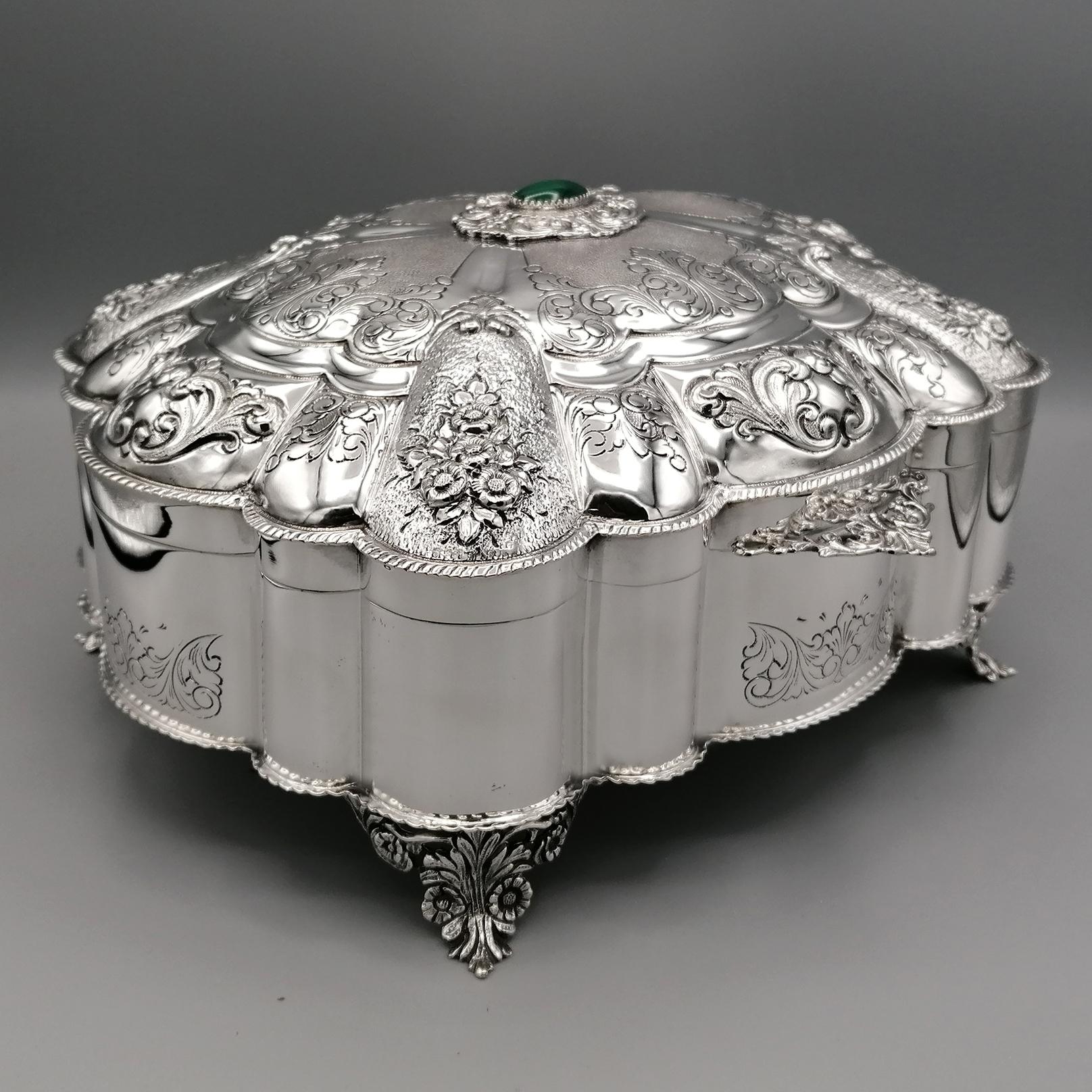Italienische Schmuckkästchen aus massivem Silber des 20. Jahrhunderts im Barockstil (Graviert) im Angebot