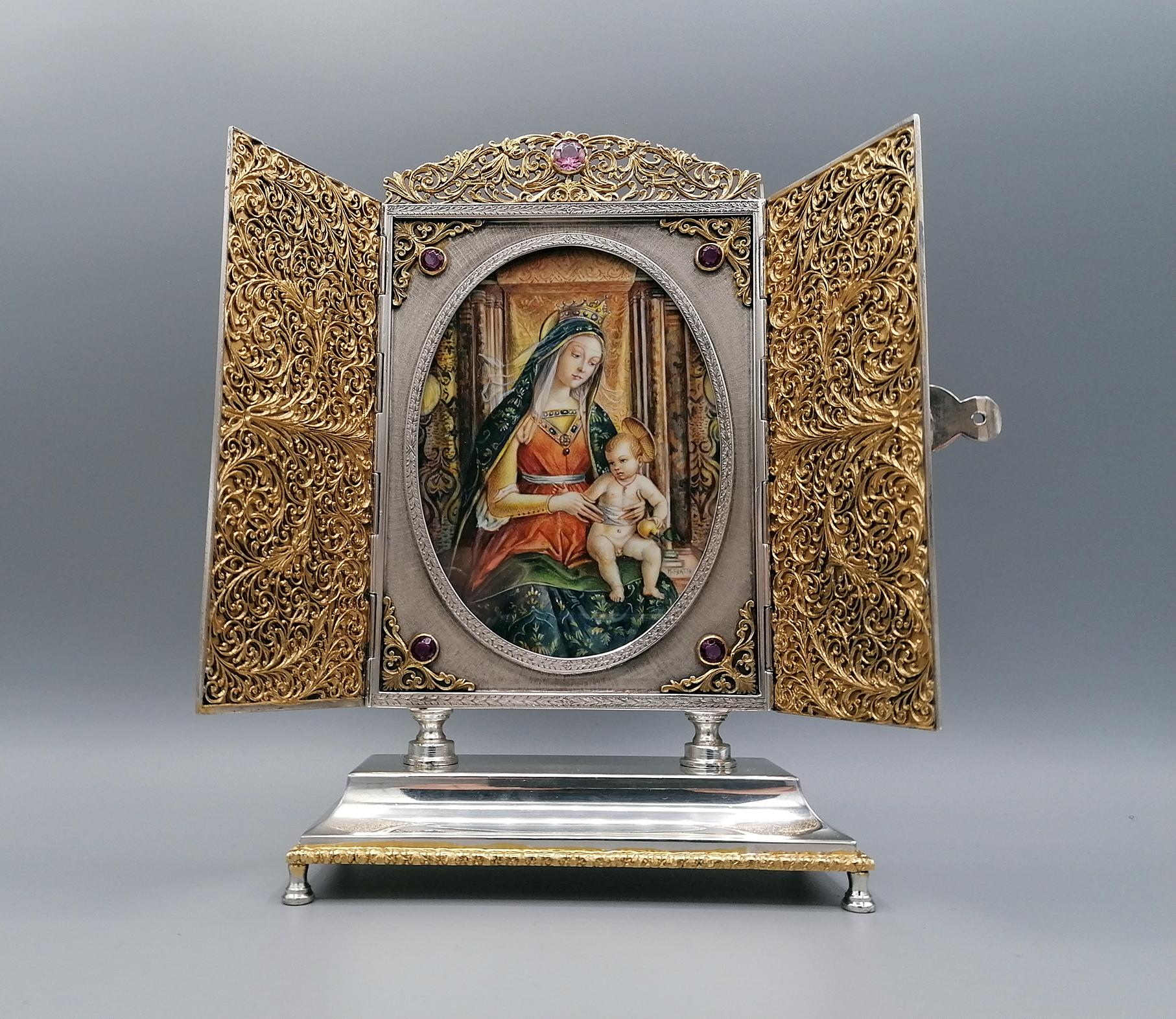 Portal aus massivem ziseliertem Silber mit der Darstellung der thronenden Madonna mit Kind des Malers Carlo Crivelli