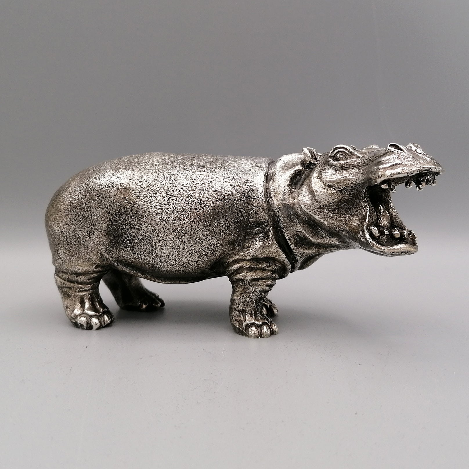 Roaring Hippo in solid silver. 
The sculpture was made in casting and finished by chisel to make the details of the body and skin realistic.
Subsequently the object was slightly burnished.
 