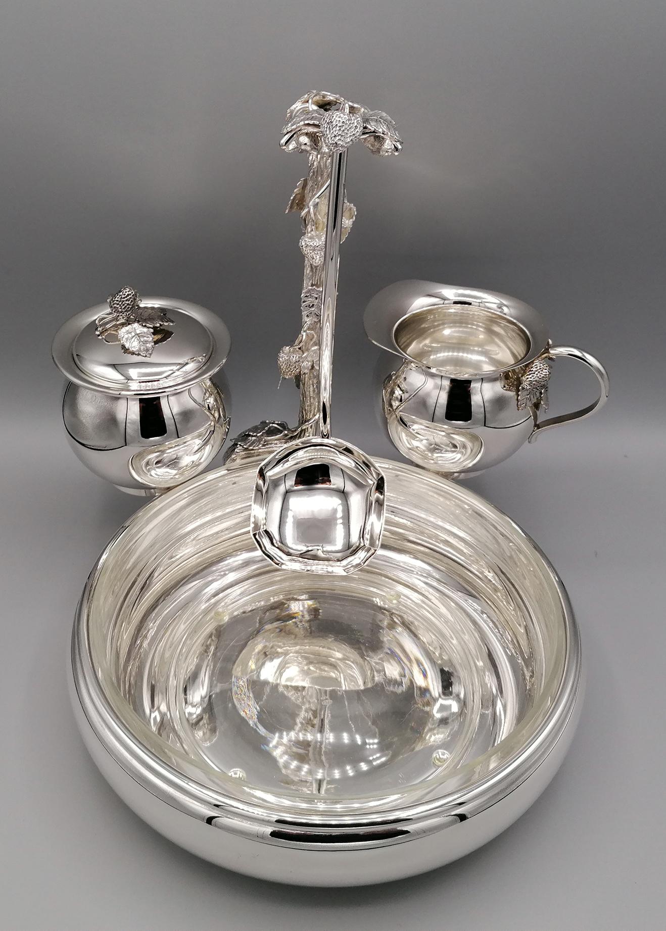 20th Century Italian Solid Silver Strawberry Bowl with Sugar Bowl and Lemon Jug In Excellent Condition For Sale In VALENZA, IT