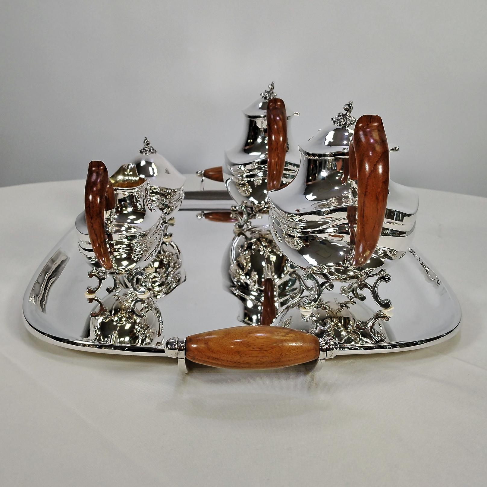 20th Century Italian Solid Silver Tea and Coffee Set with Matching Tray Italiano en venta
