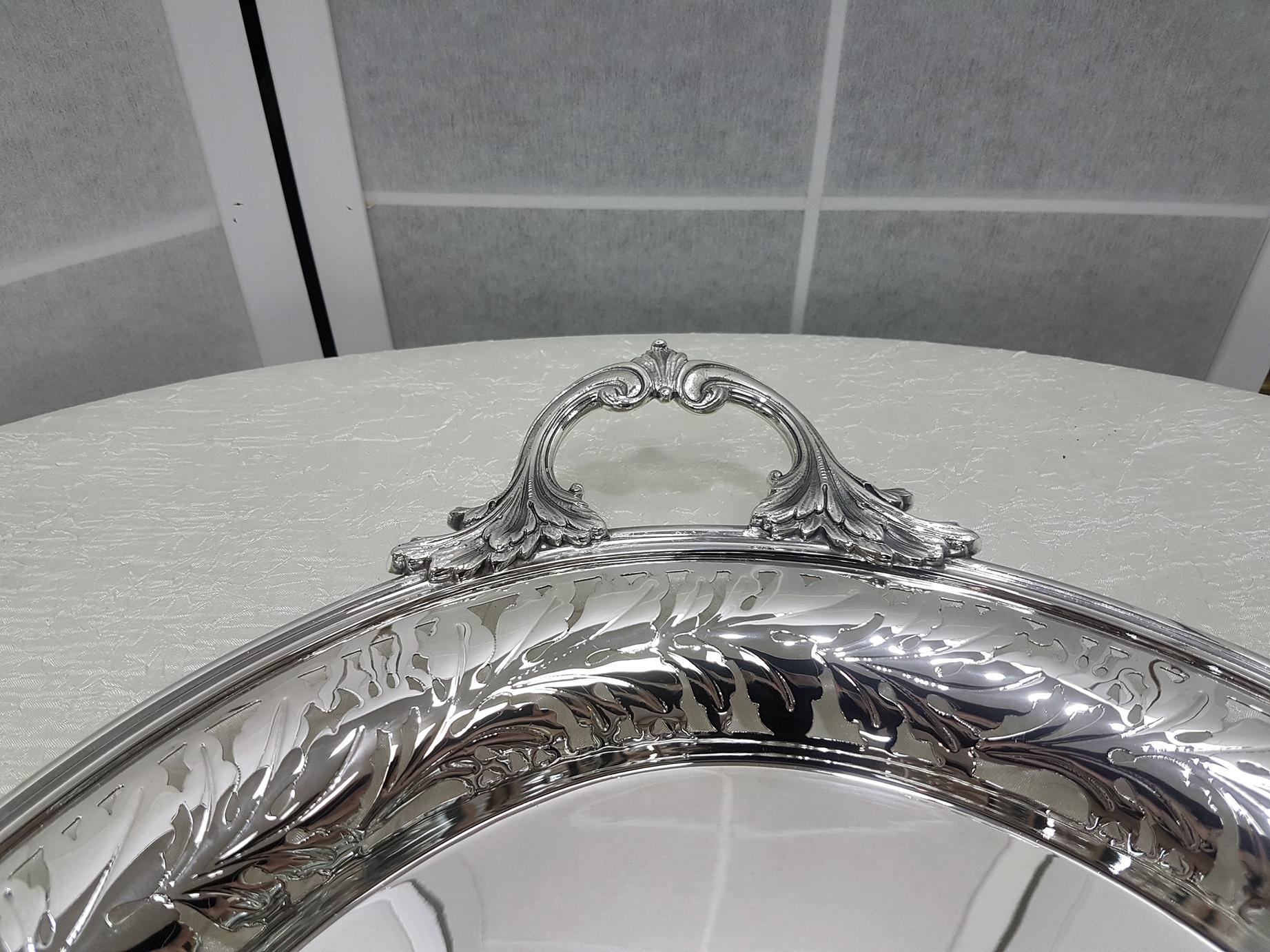 Bandeja de plata maciza italiana del siglo XX sobre soporte de plata en venta 2