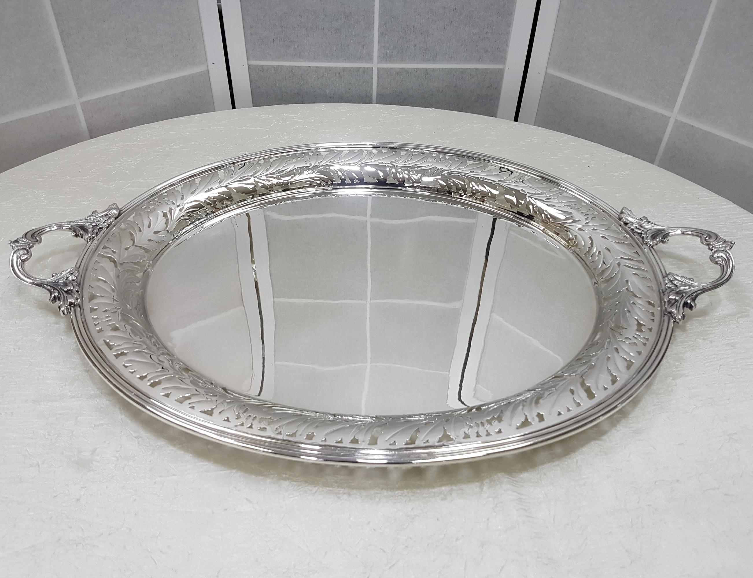 20th Century Italian Solid Silver Tray on Silver Stand In Good Condition For Sale In VALENZA, IT