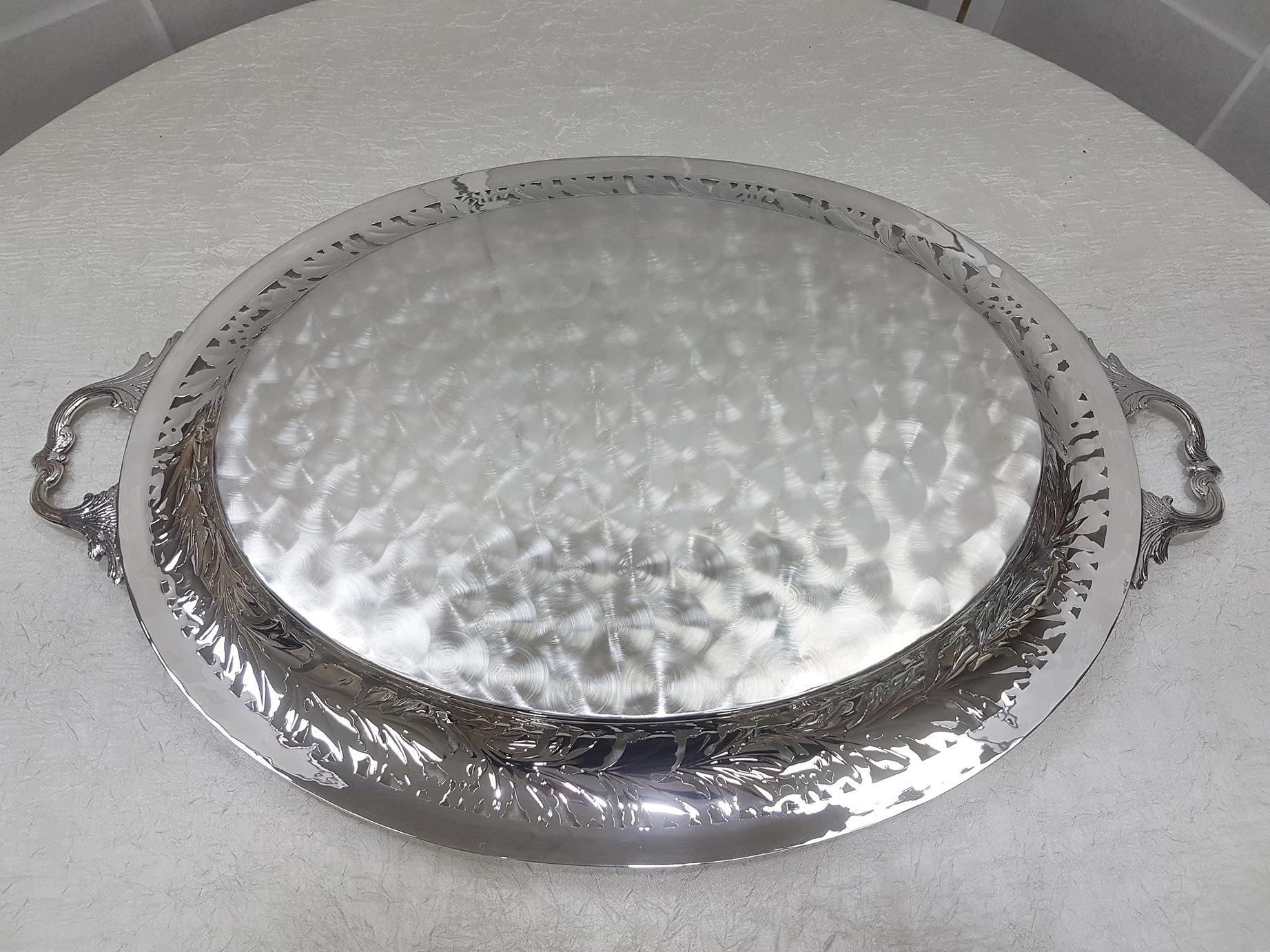 Bandeja de plata maciza italiana del siglo XX sobre soporte de plata Silver en venta