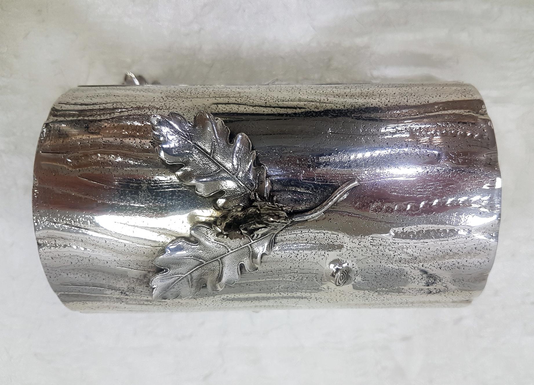 Caja en forma de baúl de plata maciza italiana del siglo XX con pomo de ardilla Otro en venta