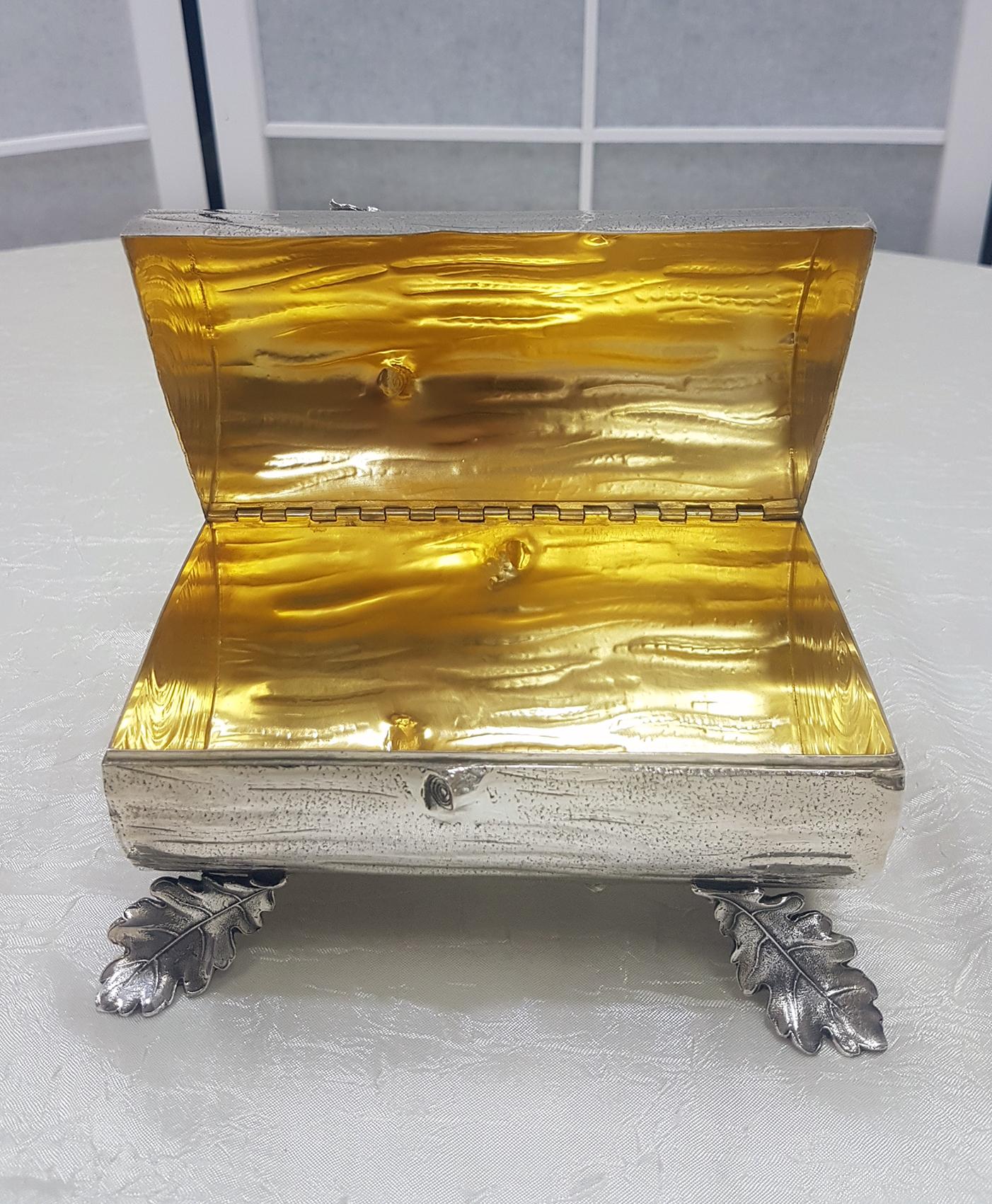 Caja en forma de baúl de plata maciza italiana del siglo XX con pomo de ardilla en Excelente estado para la venta en VALENZA, IT