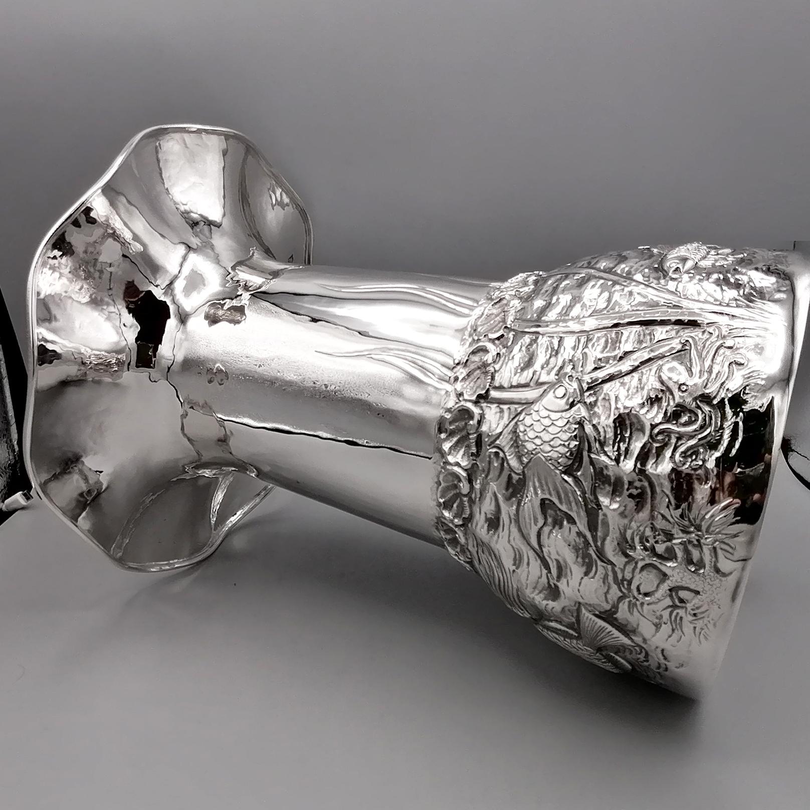 Italienische Vase aus massivem Silber des 20. Jahrhunderts „Sea“ im Angebot 4