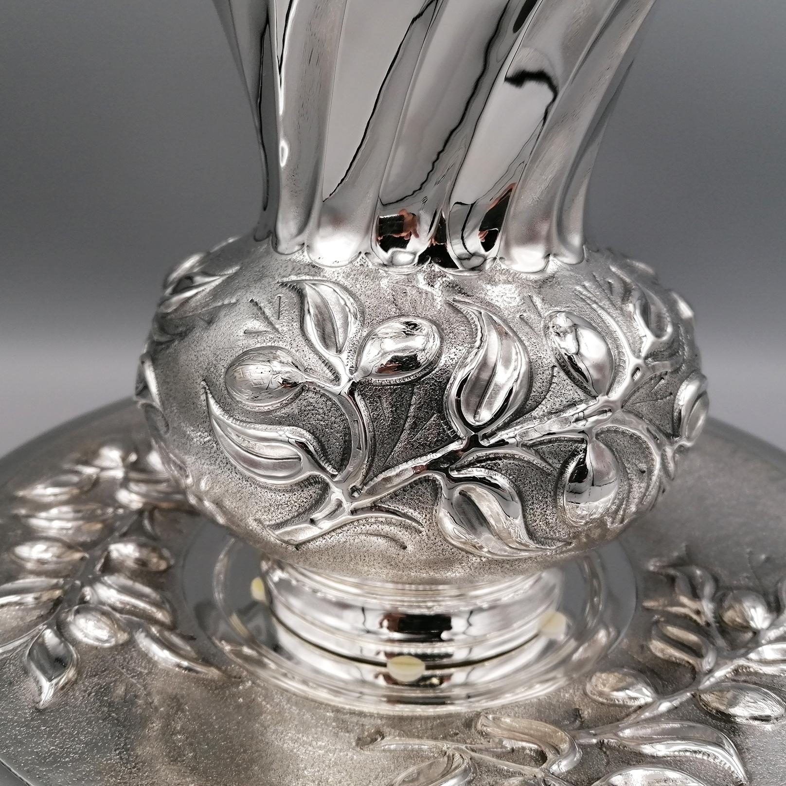 800 silver vase with plate. Made, embossed and chiseled completely by hand. The pot-bellied part of the vase is embossed and chiseled with olive and leaf motifs. The finish of the overhangs is shiny while a knurling has been made in the spaces. This