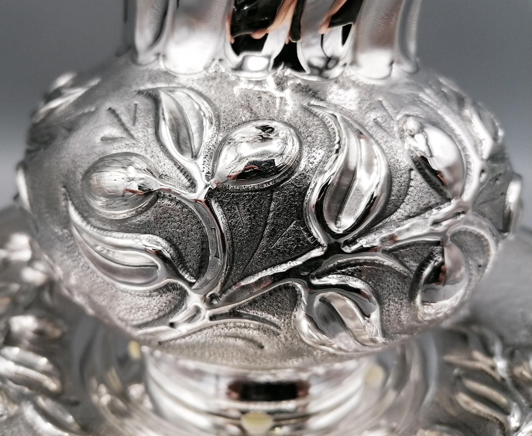 Italienische Vase aus massivem Silber des 20. Jahrhunderts mit Schale (Handgefertigt) im Angebot
