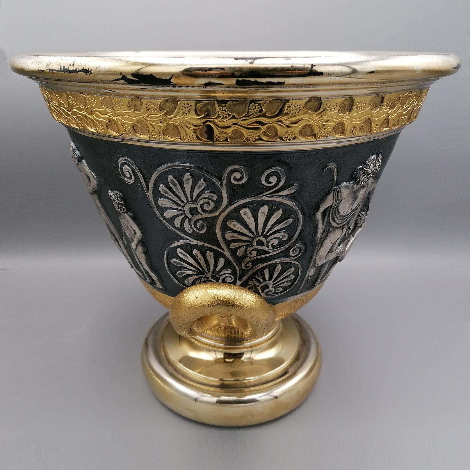 20th Century Italian Solid Silver Vase with Handles in the Etruscan Style In Good Condition For Sale In VALENZA, IT