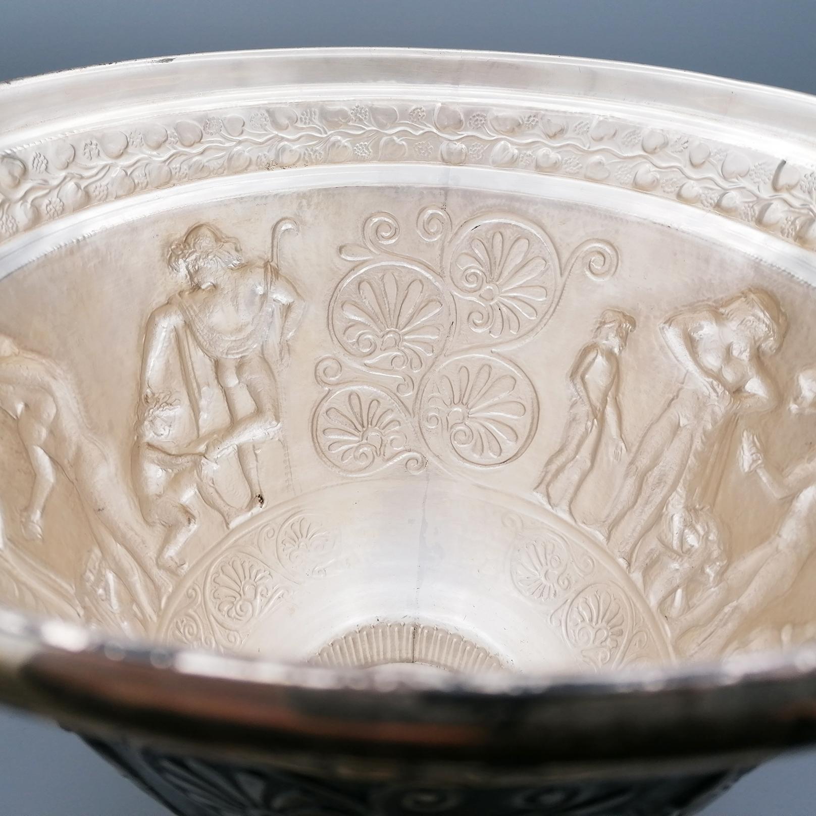 Italienische Vase aus massivem Silber des 20. Jahrhunderts mit Griffen im etruskischen Stil im Angebot 1