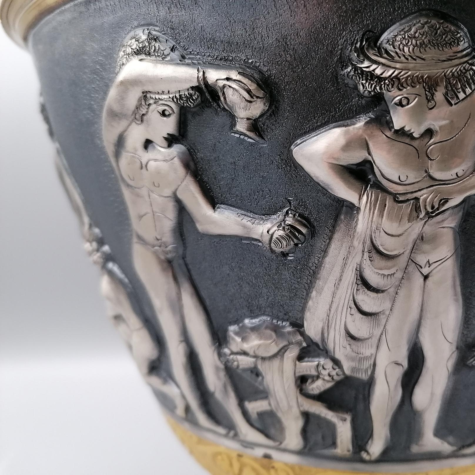 Italienische Vase aus massivem Silber des 20. Jahrhunderts mit Griffen im etruskischen Stil im Angebot 3