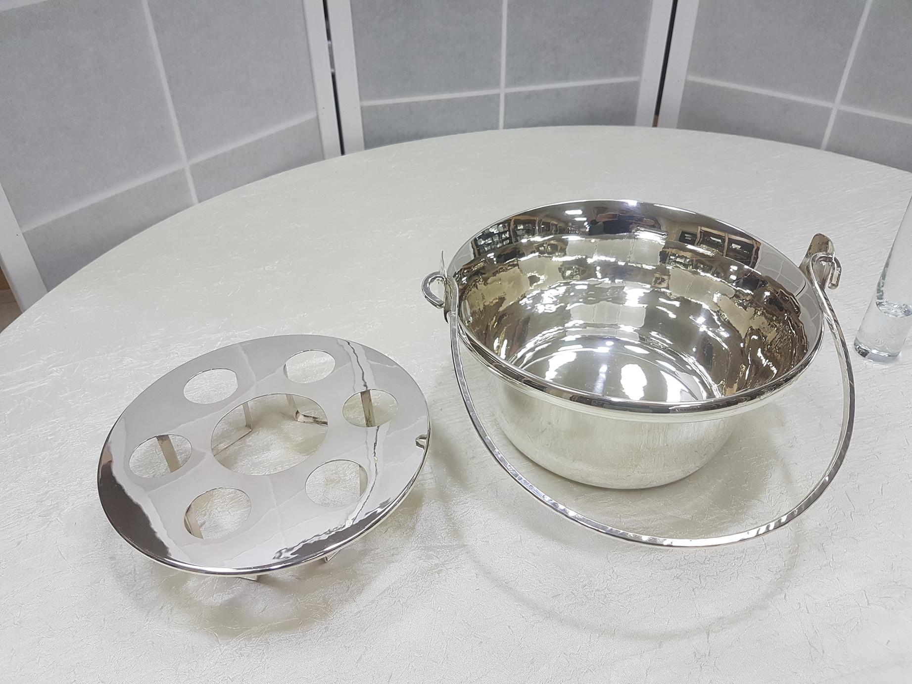 Cubo de vodka de plata maciza italiana del siglo XX con asa en venta 6