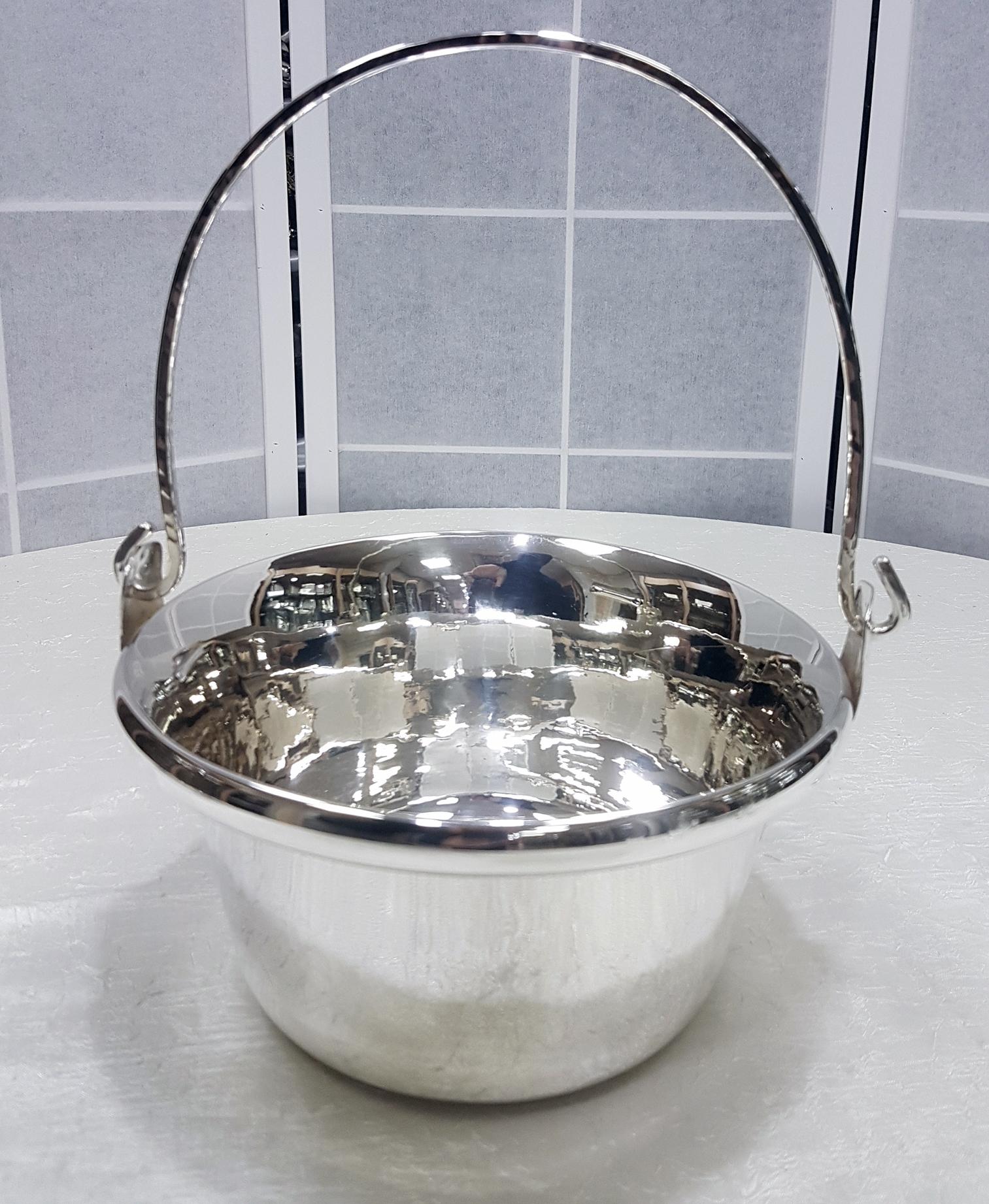 Vodka bucket in solid silver 800
The removable lid has spaces for 6 glasses and the Vodka bottle.
The handle is very strong and movable, made with a square piece of hammered solid silver.
Completely handmade
D. 24 H. 12 cm. (H. 32 cm. with rising