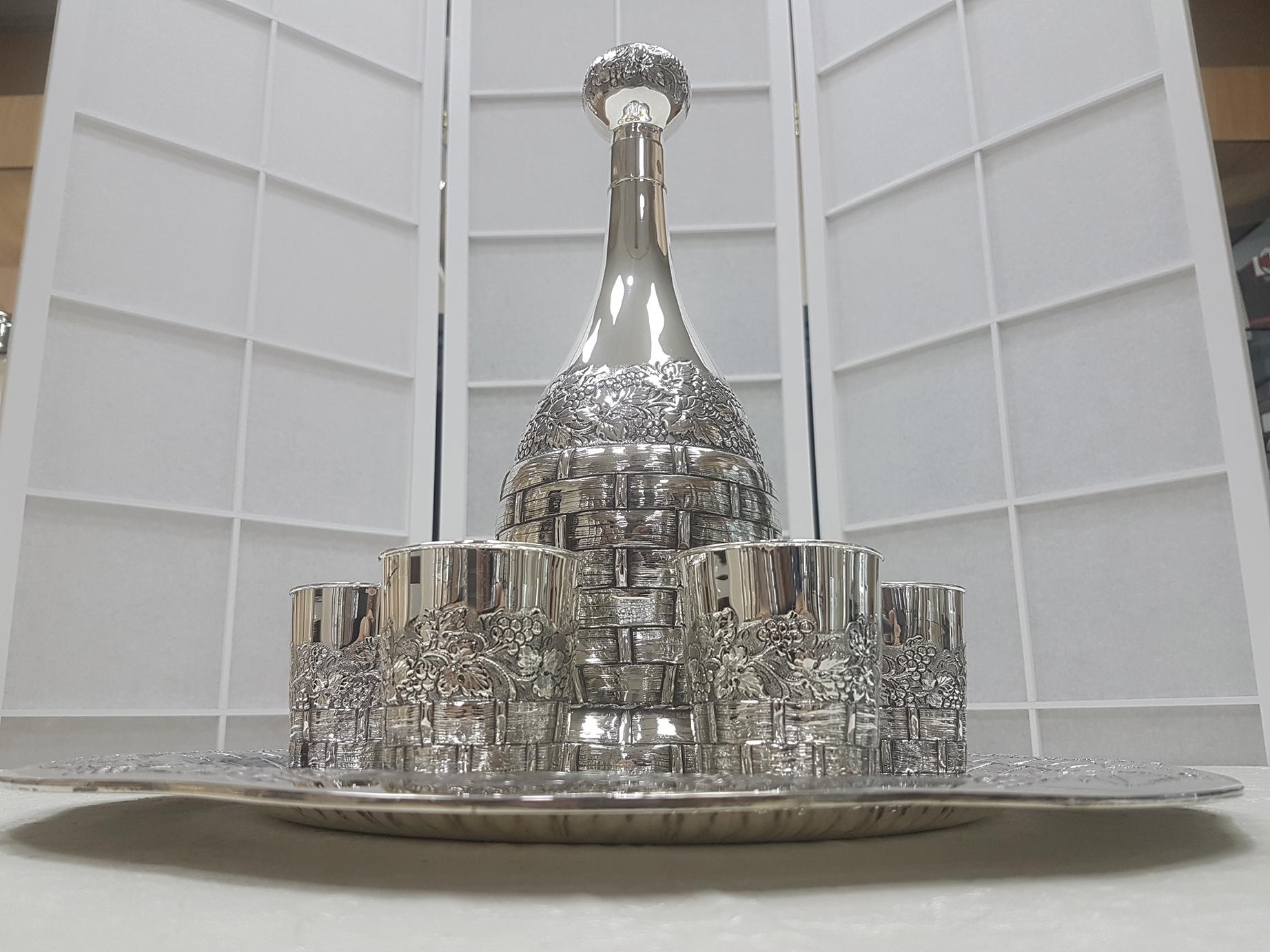Hand-Crafted 20th Century Italian Solid Silver Wine Set with Tray, Bottle and Six Beakers For Sale