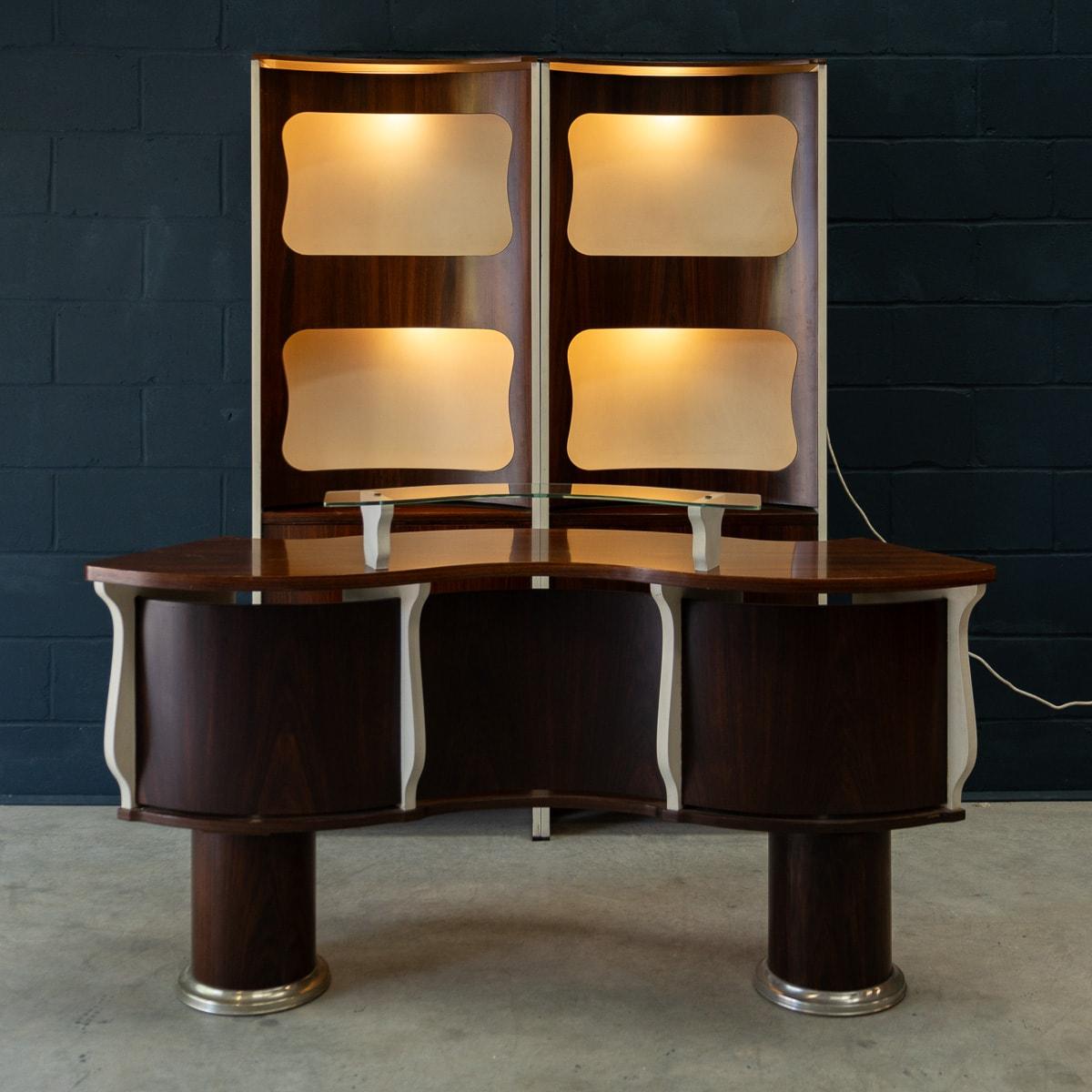 Italienische Trockenbar des 20. Jahrhunderts aus Hartholz und cremefarbenem Laminat, ca. 1970 im Zustand „Gut“ im Angebot in Royal Tunbridge Wells, Kent