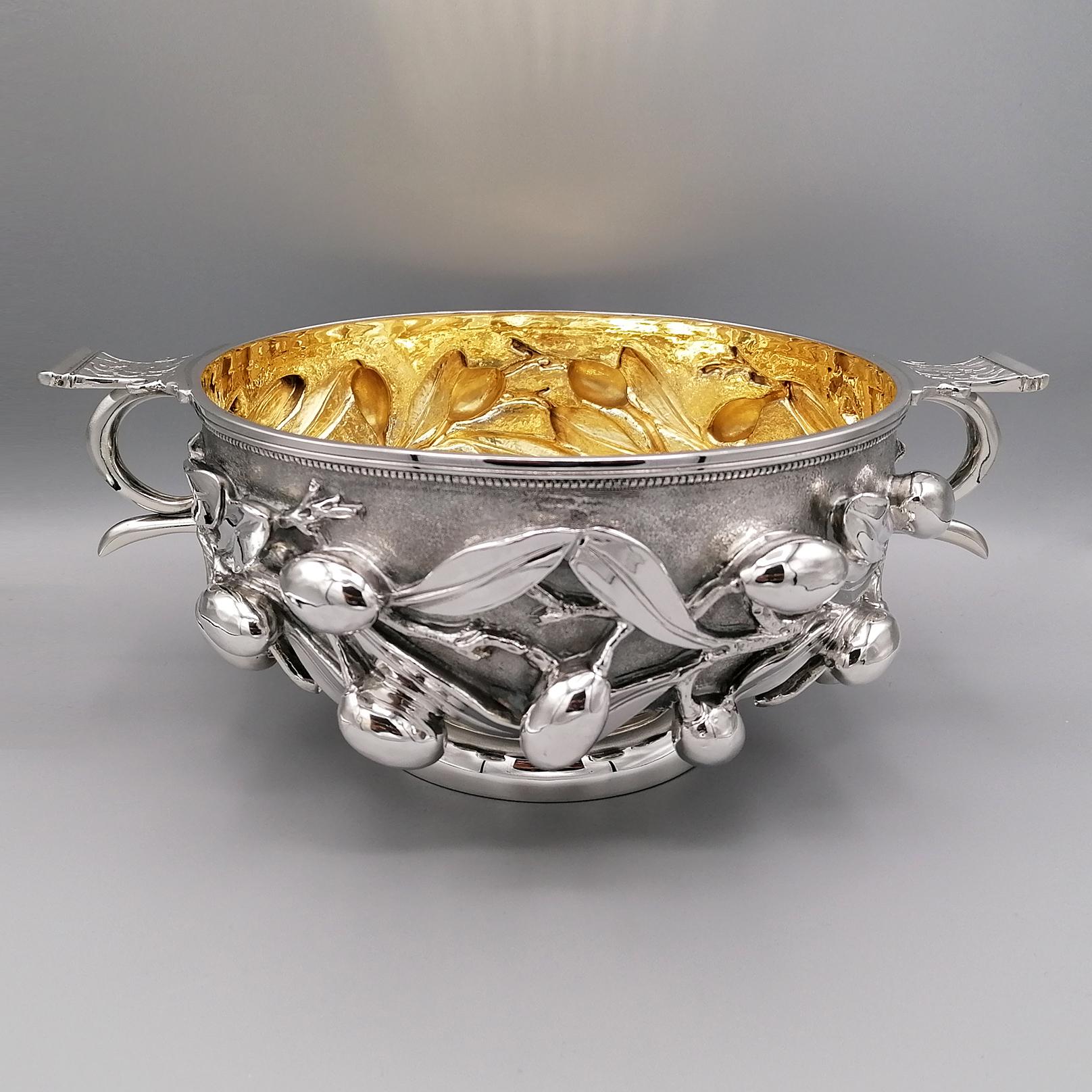 Exceptional silver center piece made in Milan in the 70s of the last century.
It is an exact copy of a Roman centerpiece or cup with handles found in Boscoreale not far from Pompeii. The original with all the other silver objects are in the
