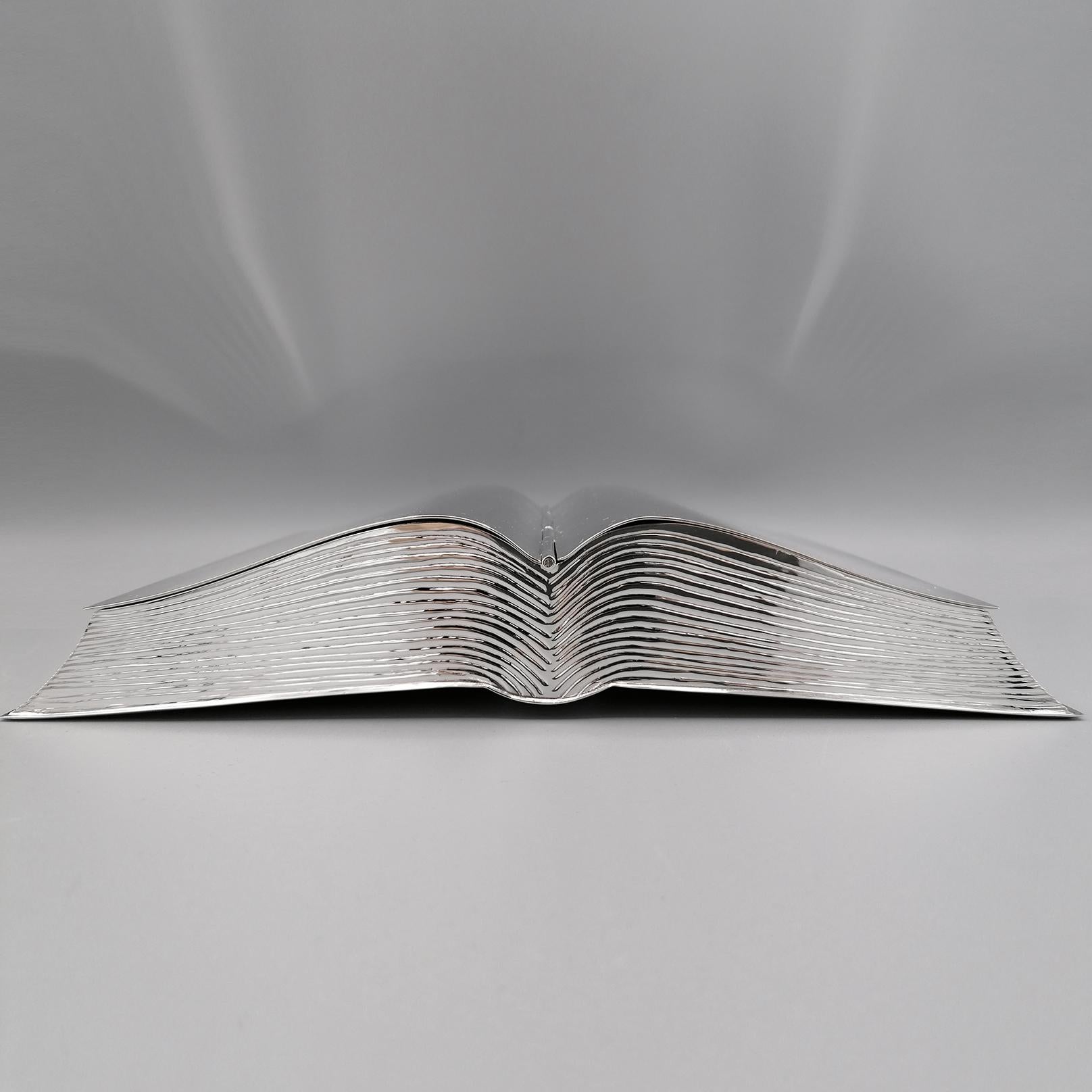 20th Century Italian Sterling Silver Box Book Shape  In Excellent Condition For Sale In VALENZA, IT