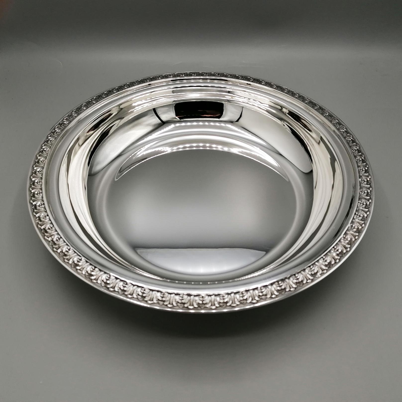 Plato de entrante estilo renacentista de plata de ley italiana del siglo XX en venta 2