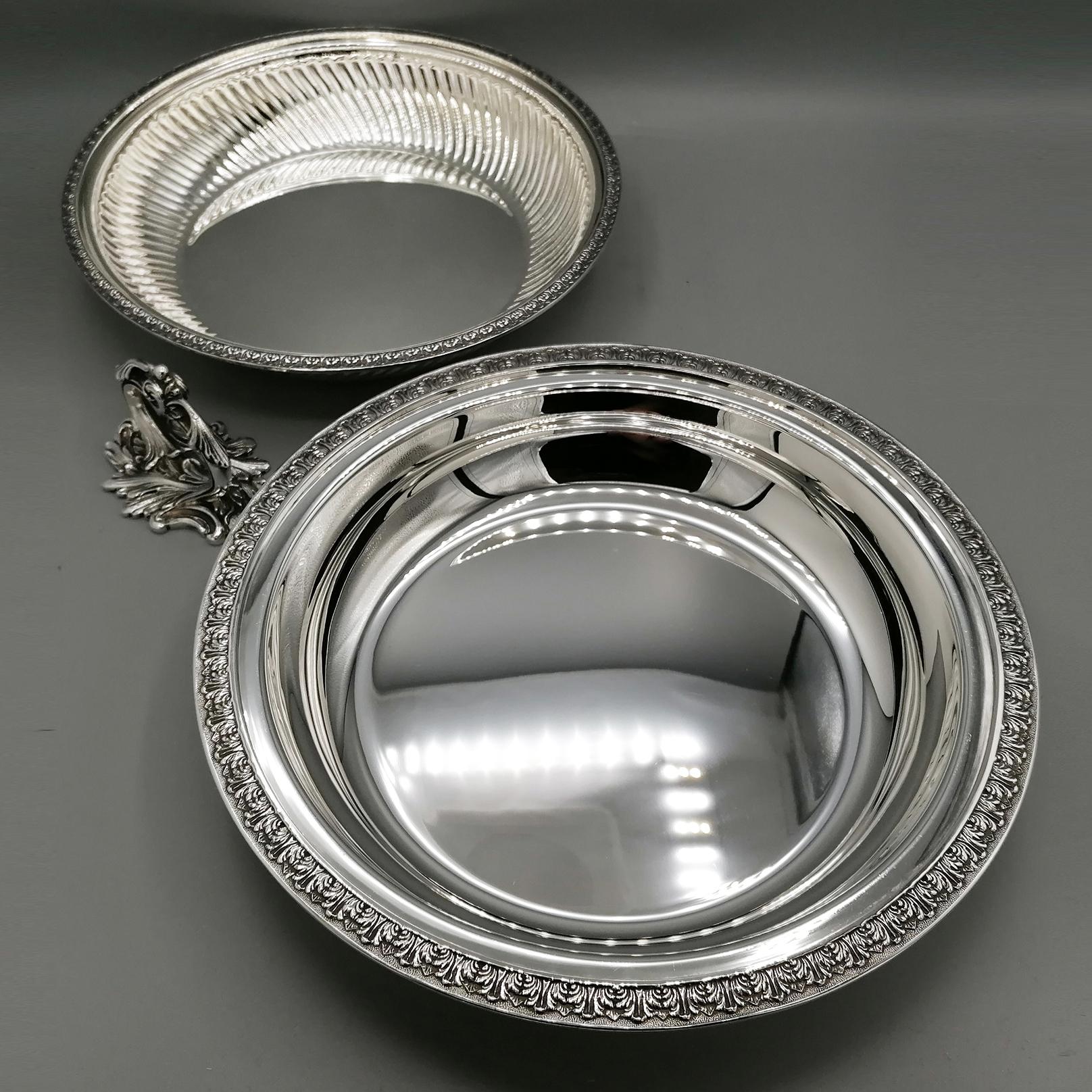 Plato de entrante estilo renacentista de plata de ley italiana del siglo XX en venta 3