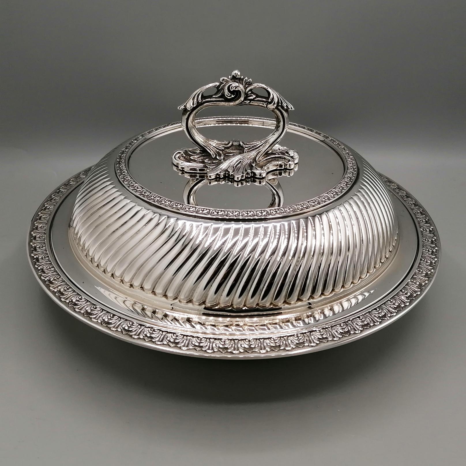 Plato de entrante estilo renacentista de plata de ley italiana del siglo XX en venta 10