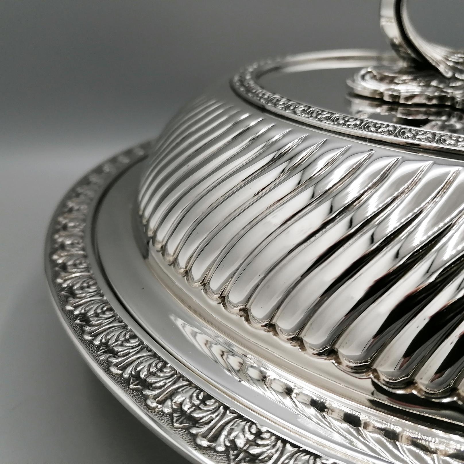 Plato de entrante estilo renacentista de plata de ley italiana del siglo XX Italiano en venta