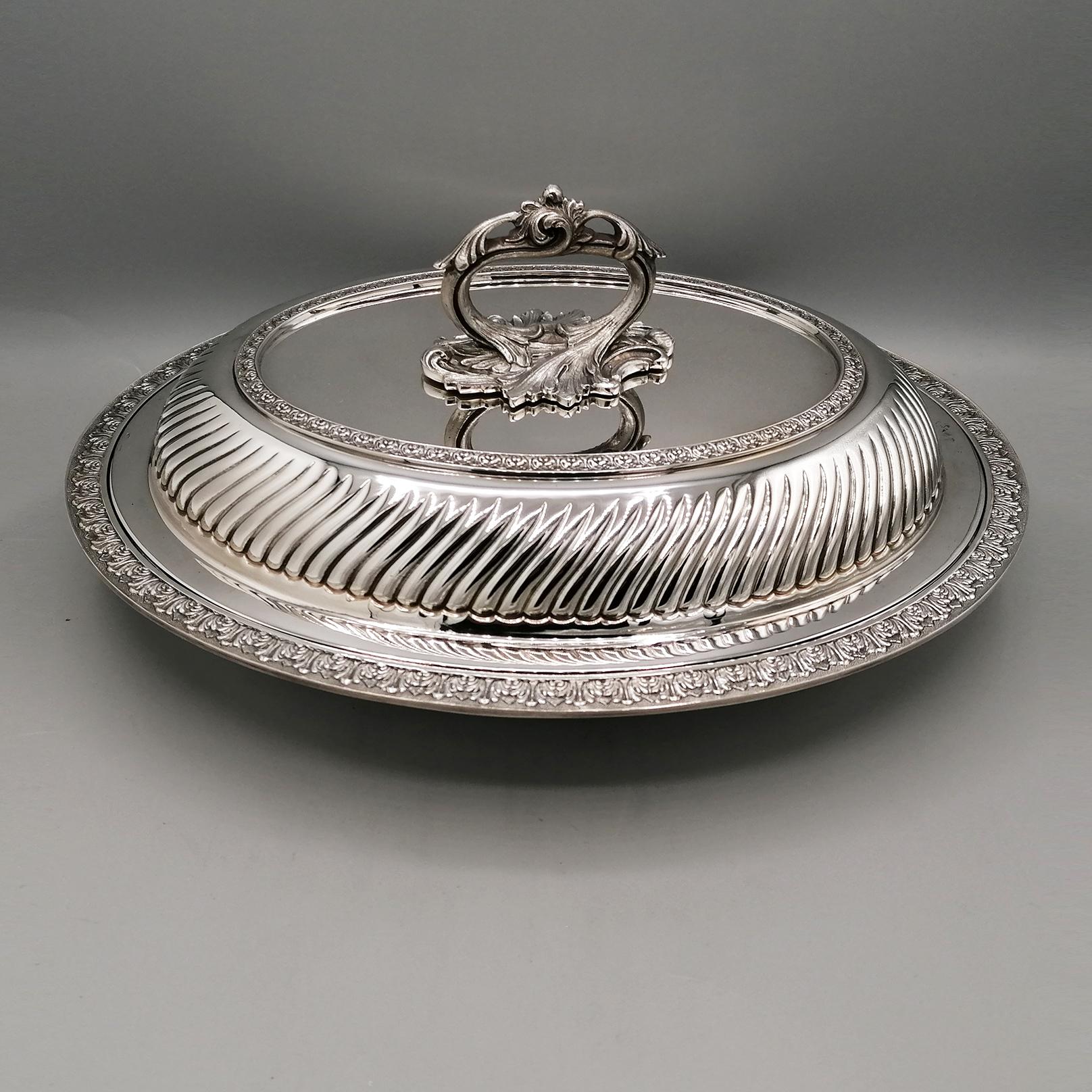 Plato de entrante ovalado italiano del siglo XX, de plata de ley, estilo renacentista en venta 11