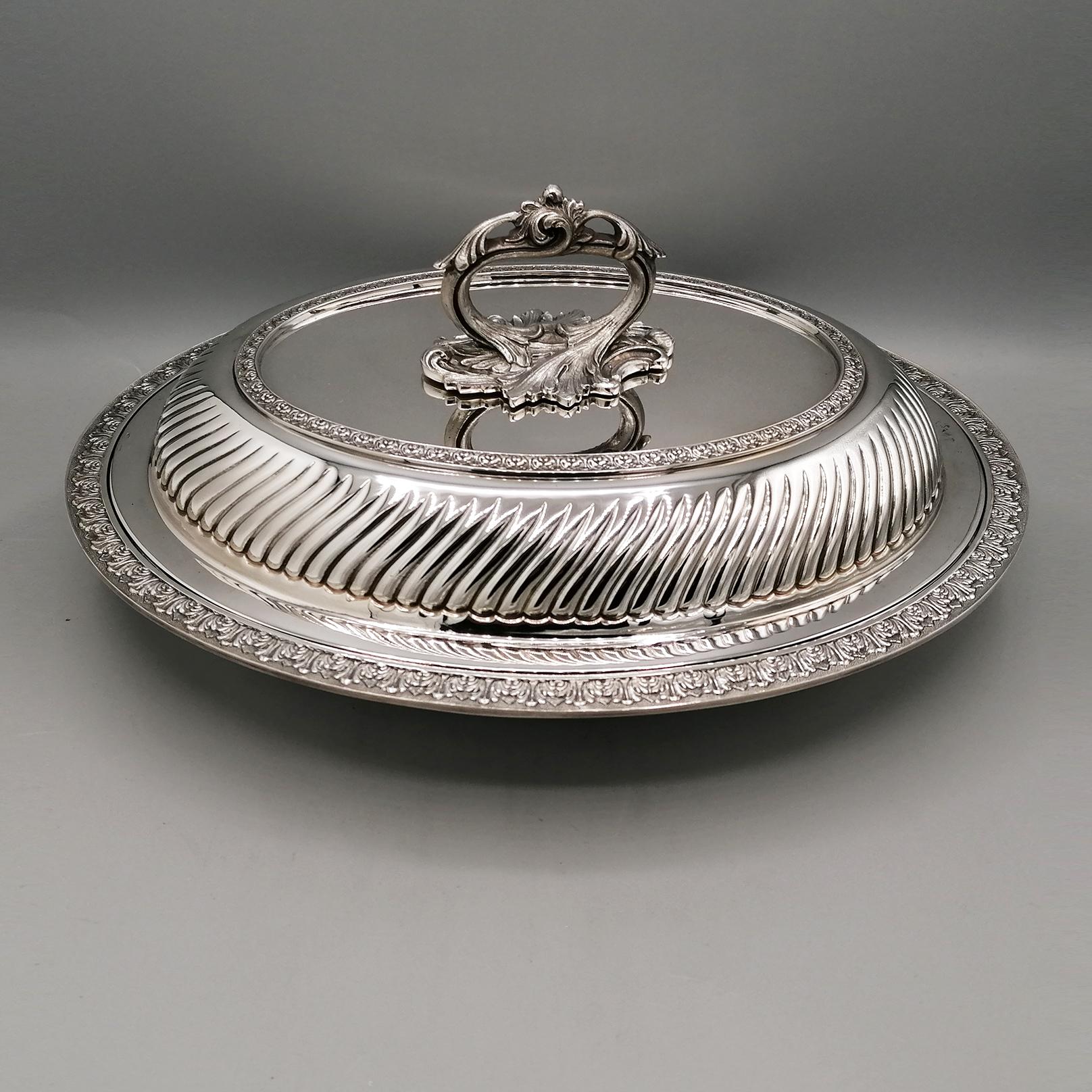 Plato de entrante ovalado italiano del siglo XX, de plata de ley, estilo renacentista Renacimiento en venta