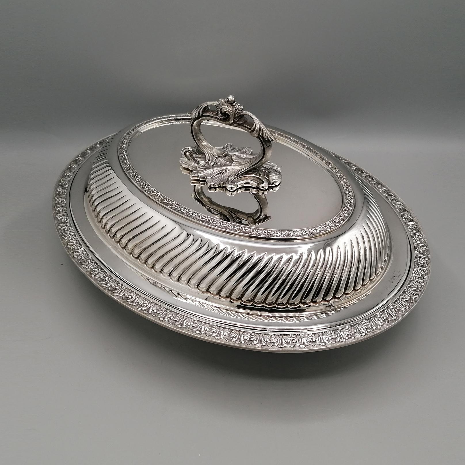 Plato de entrante ovalado italiano del siglo XX, de plata de ley, estilo renacentista Italiano en venta