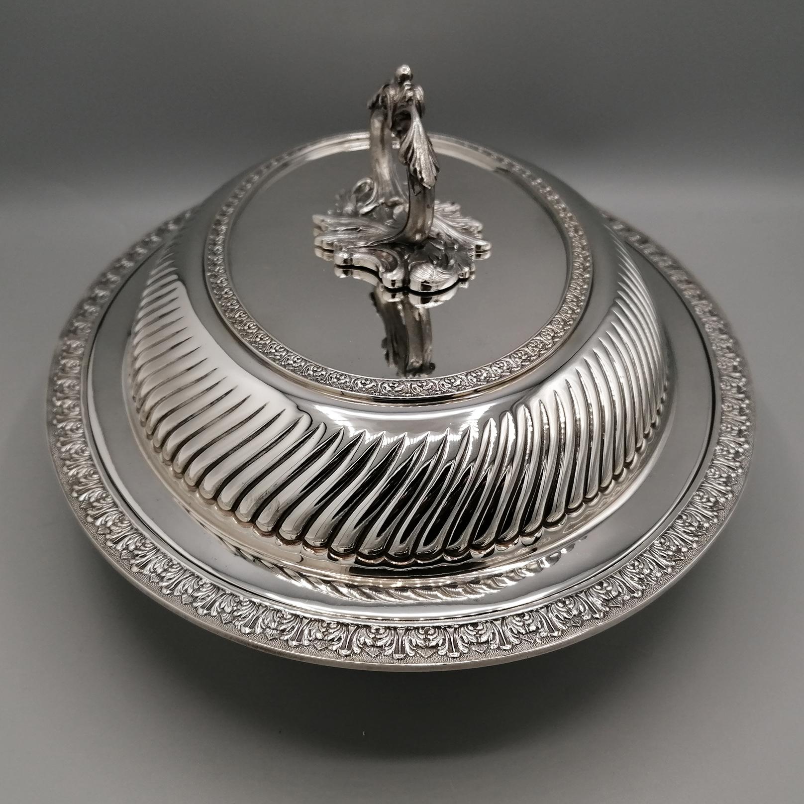 Plato de entrante ovalado italiano del siglo XX, de plata de ley, estilo renacentista en Excelente estado para la venta en VALENZA, IT
