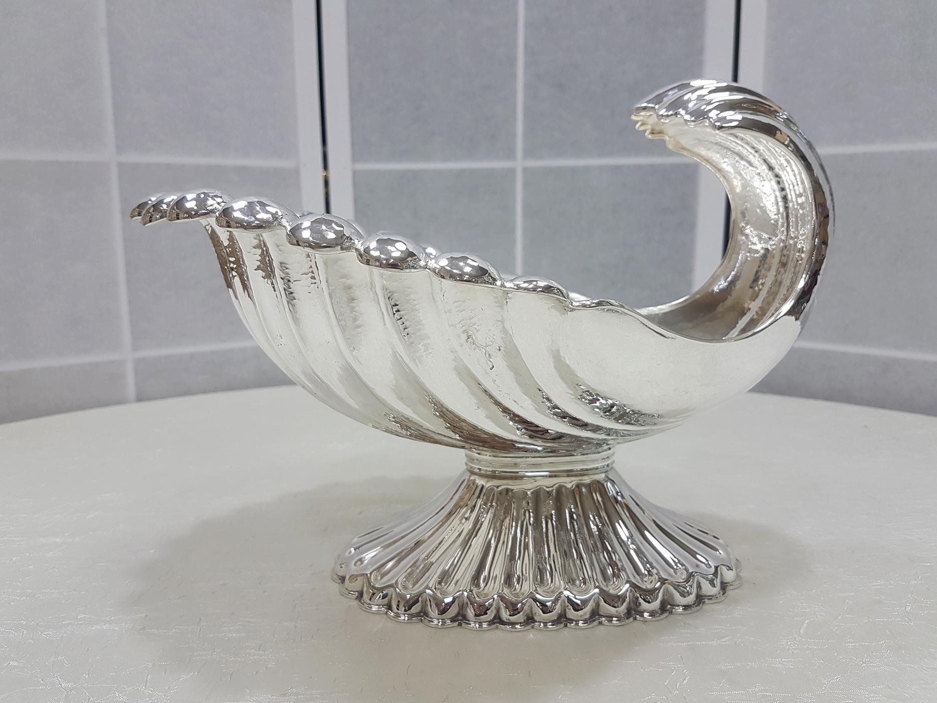 20th Century Italian Sterling Silver Centre-Piece Shell-Shaped with Base For Sale 7