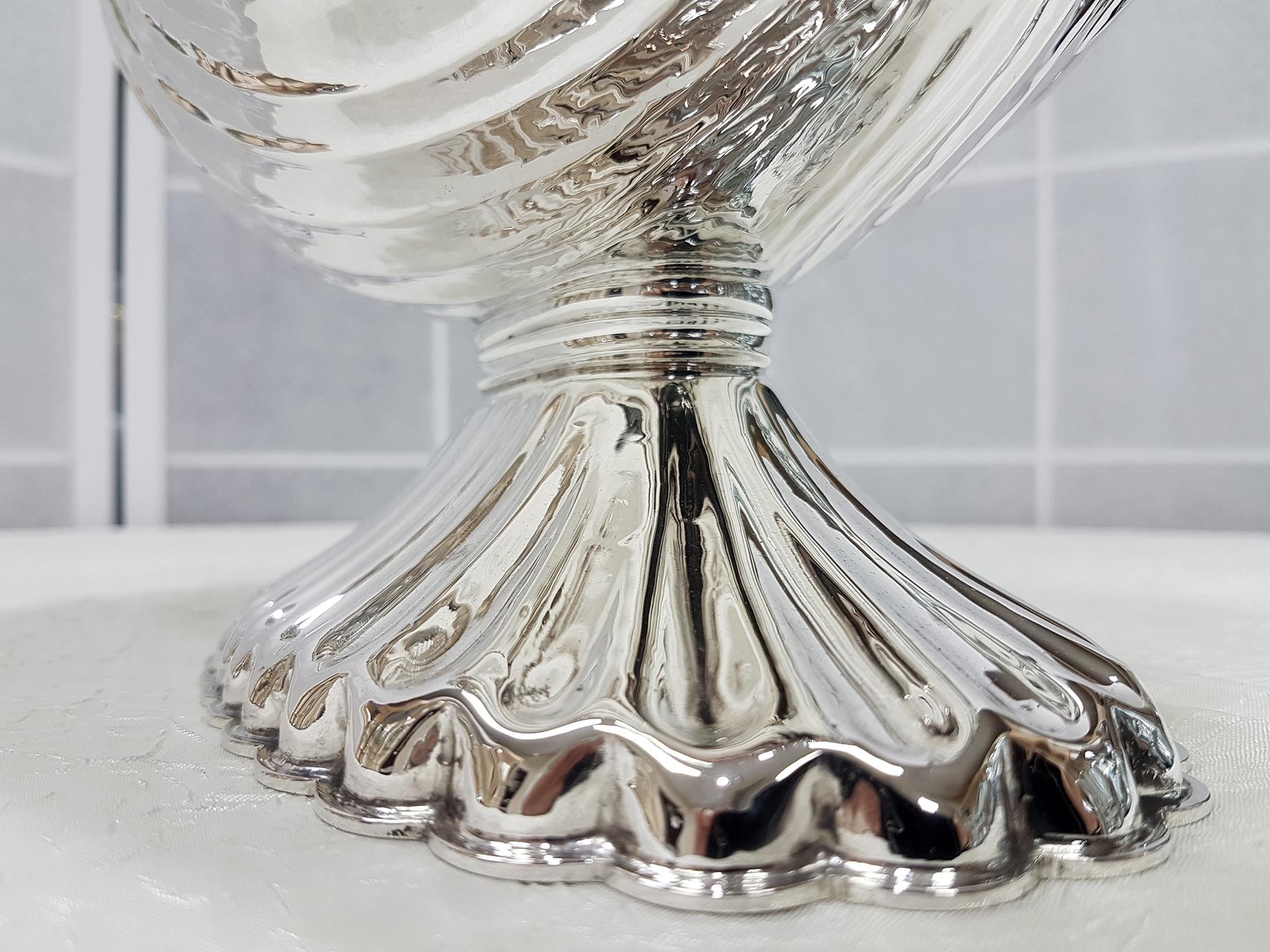 20th Century Italian Sterling Silver Centre-Piece Shell-Shaped with Base For Sale 2