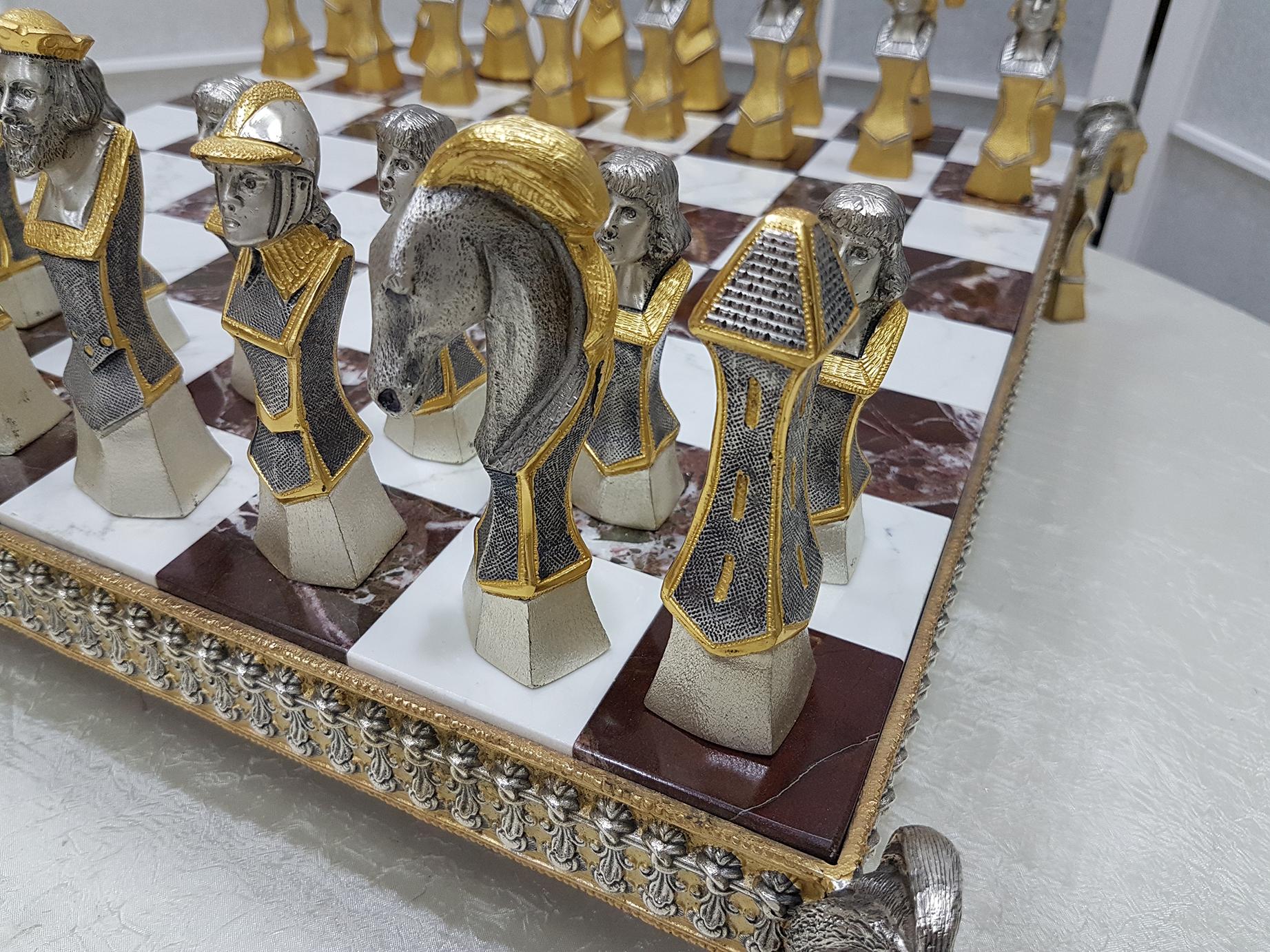 Gravé Planche d'échecs italienne du 20ème siècle en argent sterling, jaspe rouge de jeu d'échecs, marbre en vente
