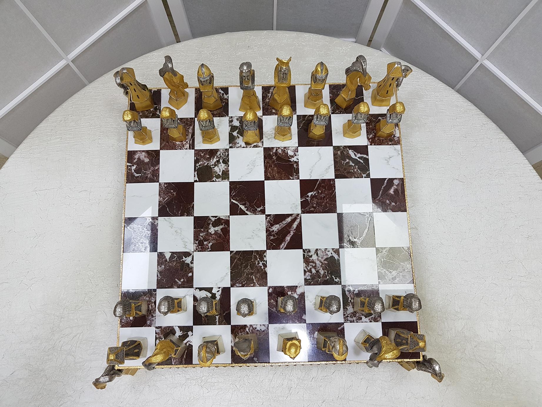 Planche d'échecs italienne du 20ème siècle en argent sterling, jaspe rouge de jeu d'échecs, marbre Excellent état - En vente à VALENZA, IT