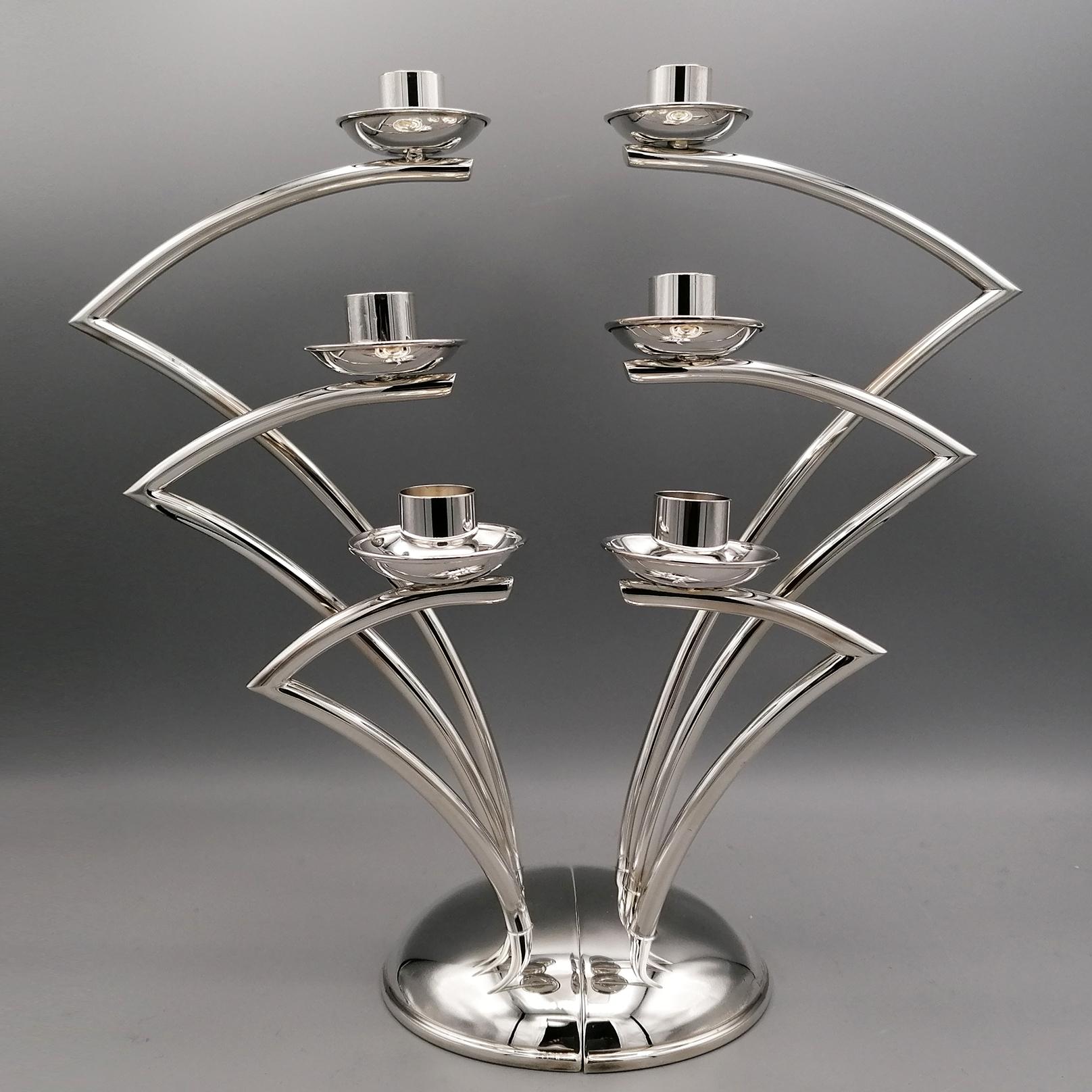 Candelabra in modern and minimal style with 6 flames, divisible into 2 pieces of 3 flames.
This particular construction system is multipurpose because it allows the candelabra can be combined with six lights to be positioned in the center of the