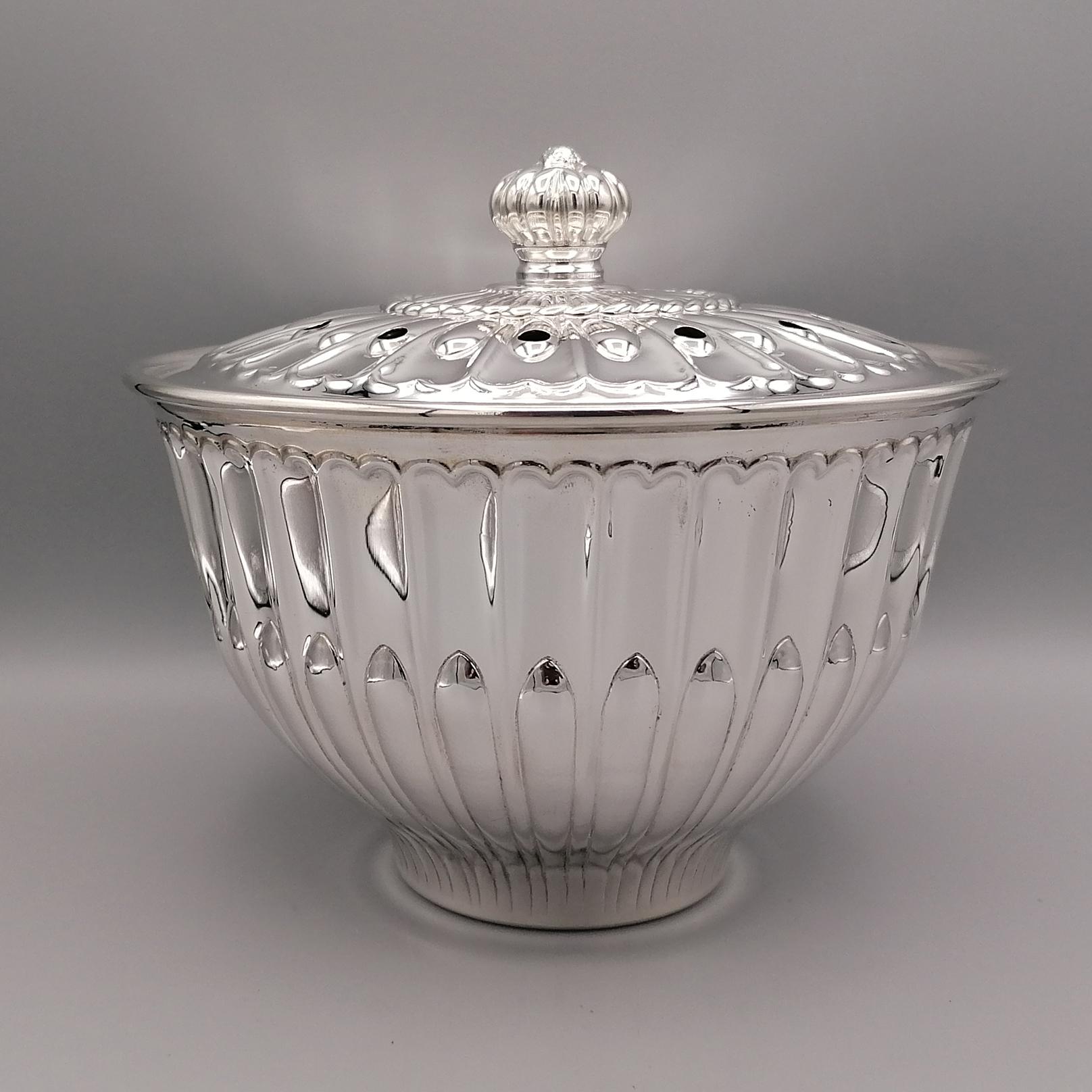 This Sterling Silver essence holder box was handmade in Milan - Italy by Vavassori silverware.
The body of the box is shaped, having a larger upper part and slopes towards the base with a smaller diameter.
The essence holder box is characterized