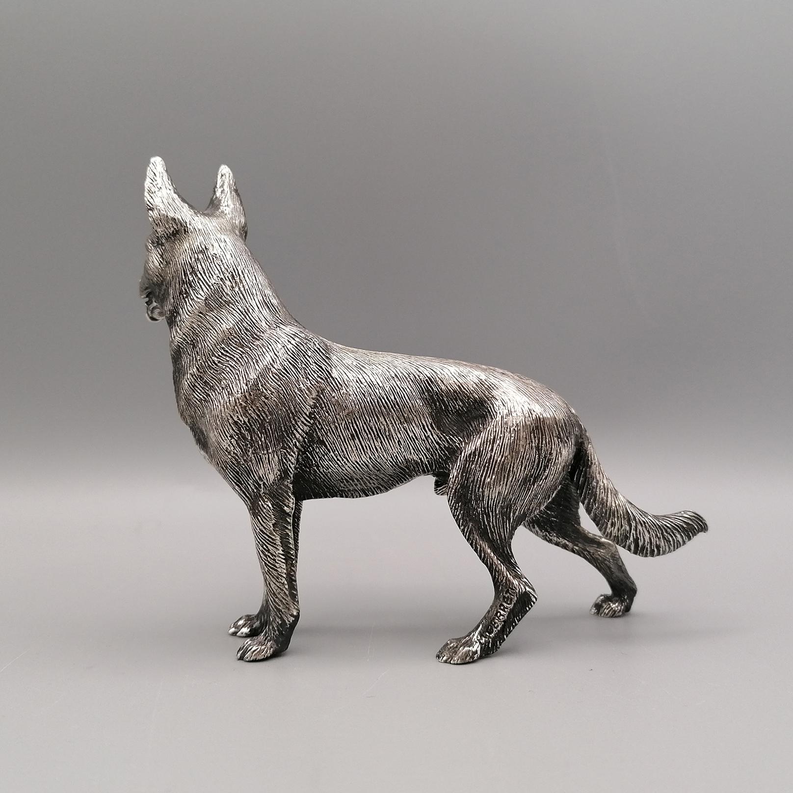 Moulage Sculpture italienne du 20ème siècle en argent sterling d'un chien de berger allemand en vente