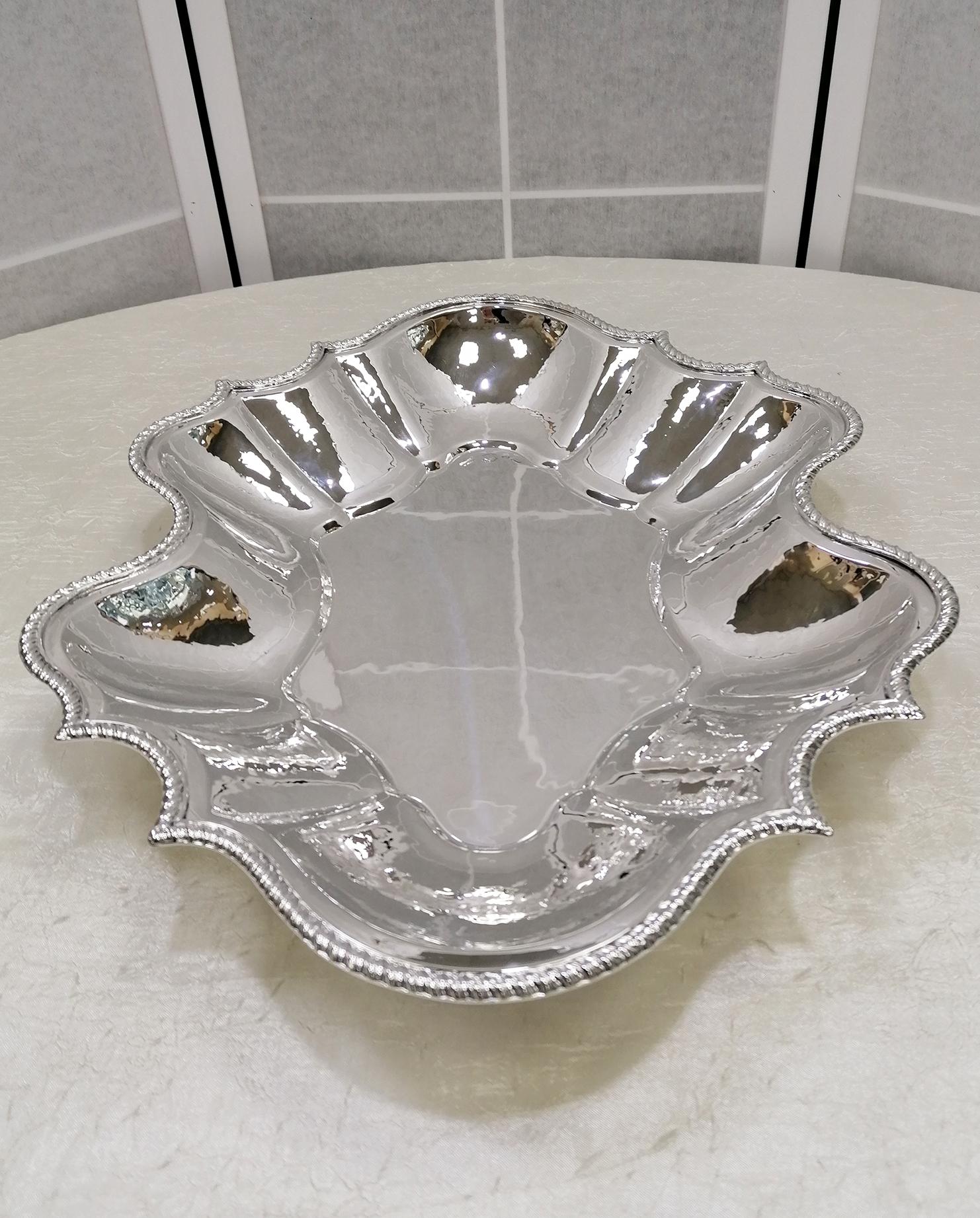 20th Century Italian Sterling Silver Hammered Basin, Centrepiece For Sale 2