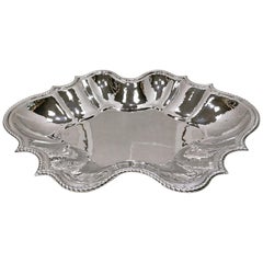 Bacino in argento martellato italiano del XX secolo, centrotavola