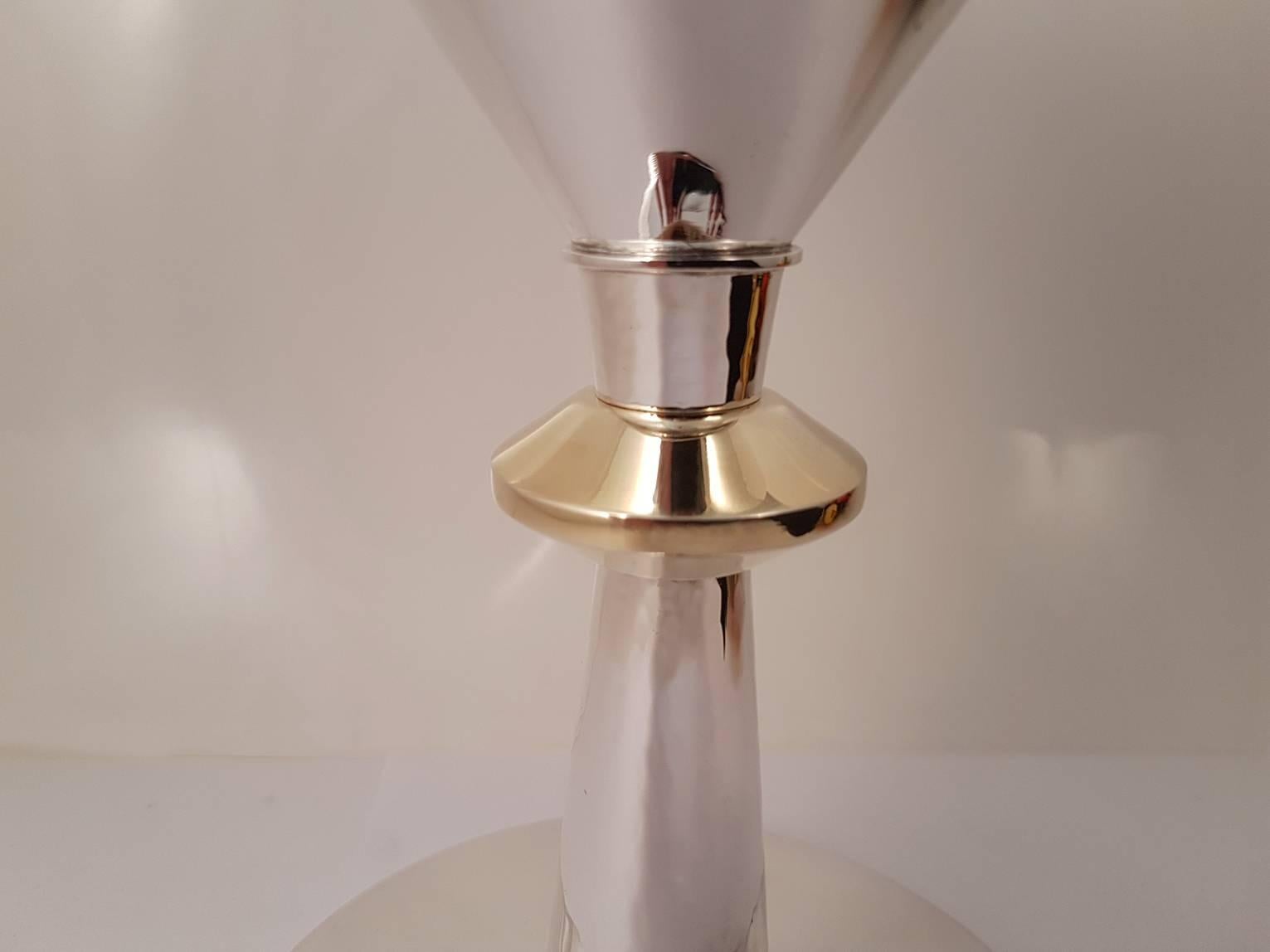 Large 925 sterling silver ecclesiastical Chalice made in Italy in Art Deco style.
The base is a circular form, flat and slightly hammered, with a golden silver cross in the middle.
The central knot is gilded as the inside of the cup.
The stem and