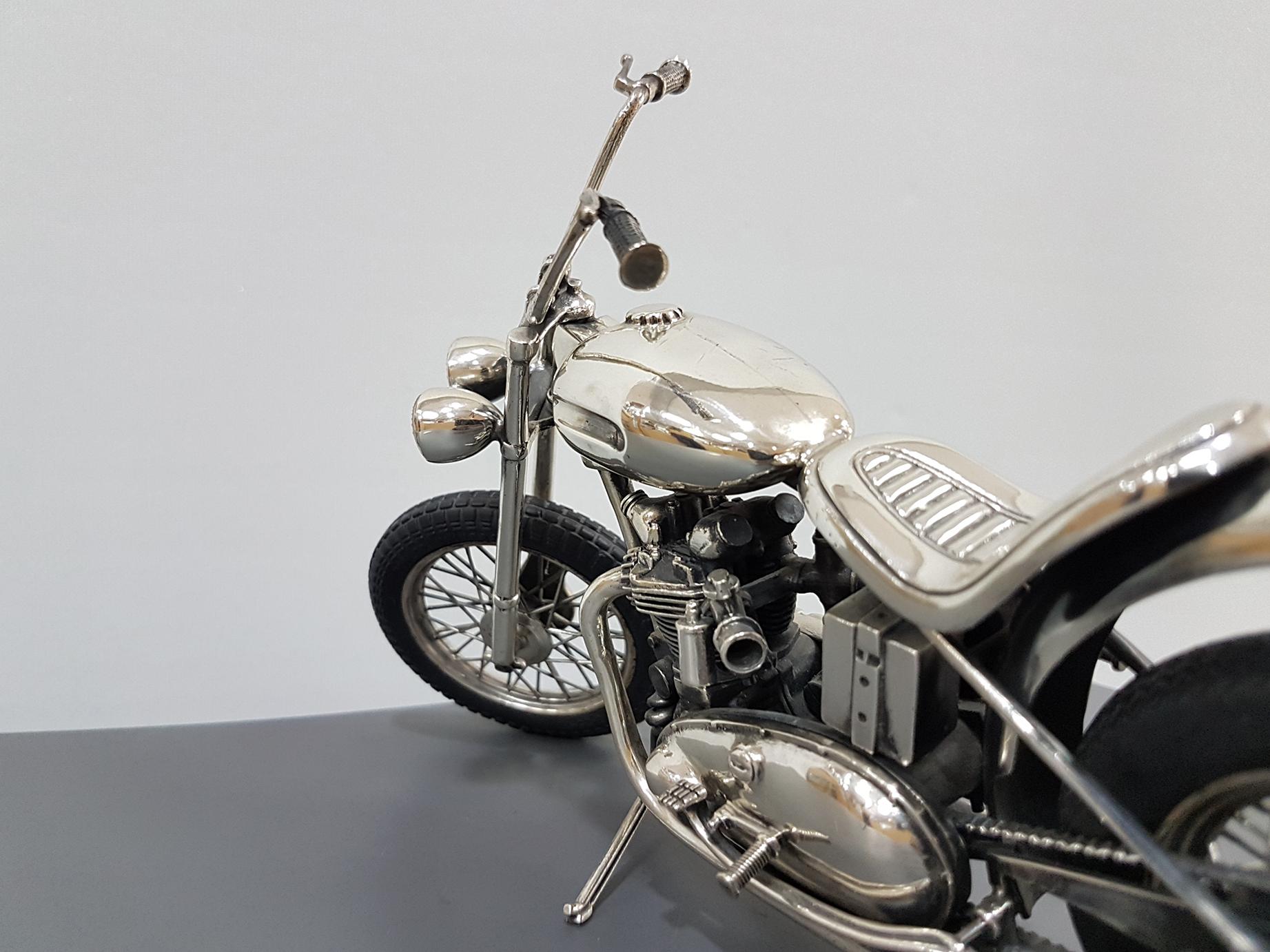 20th Century Italian Sterling Silver Miniature Triumph Motorbike Rubber Tires In Excellent Condition For Sale In VALENZA, IT