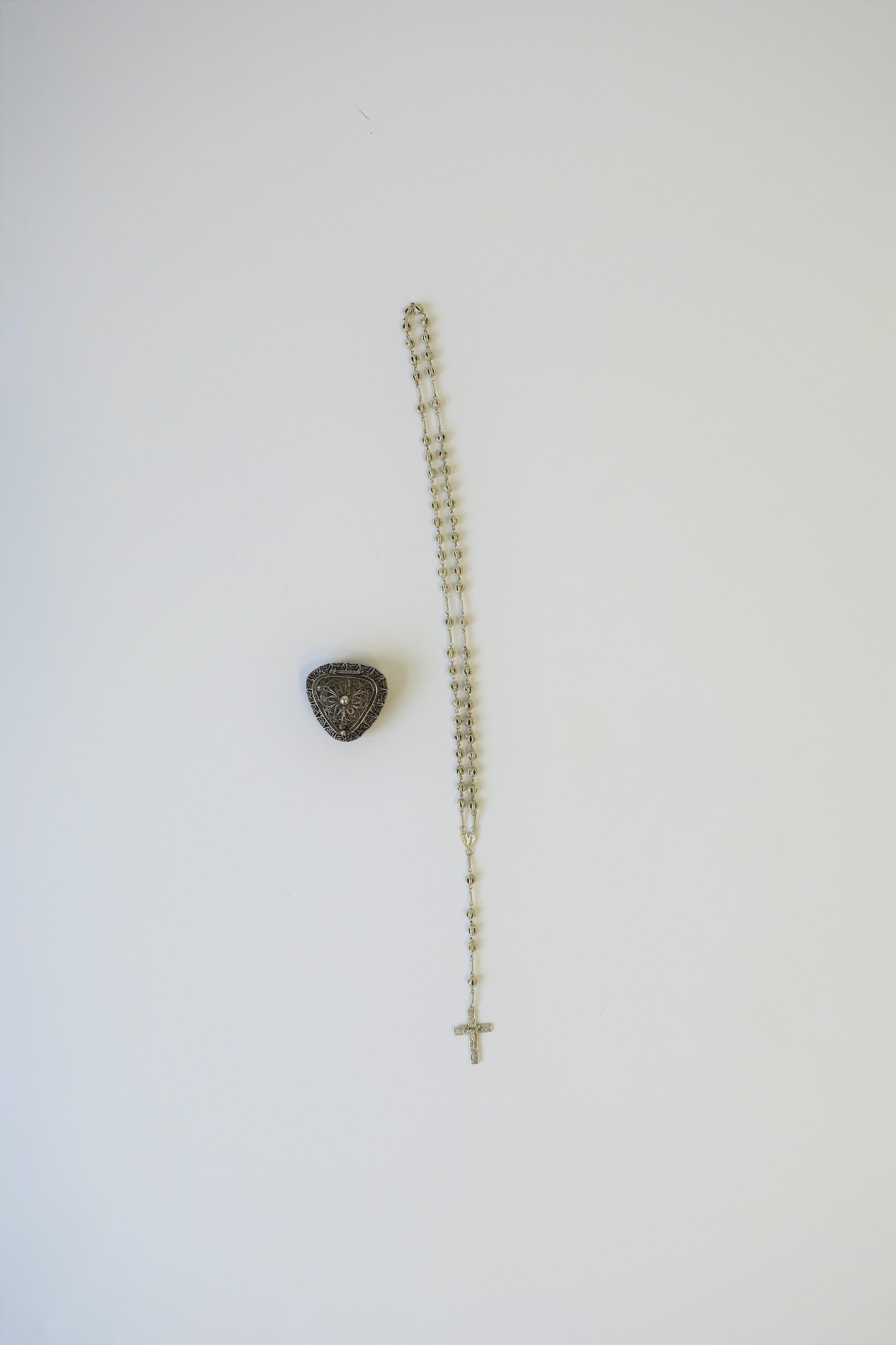 20th Century Italian Sterling Silver Rosary Beads in Heart Shaped Box 6