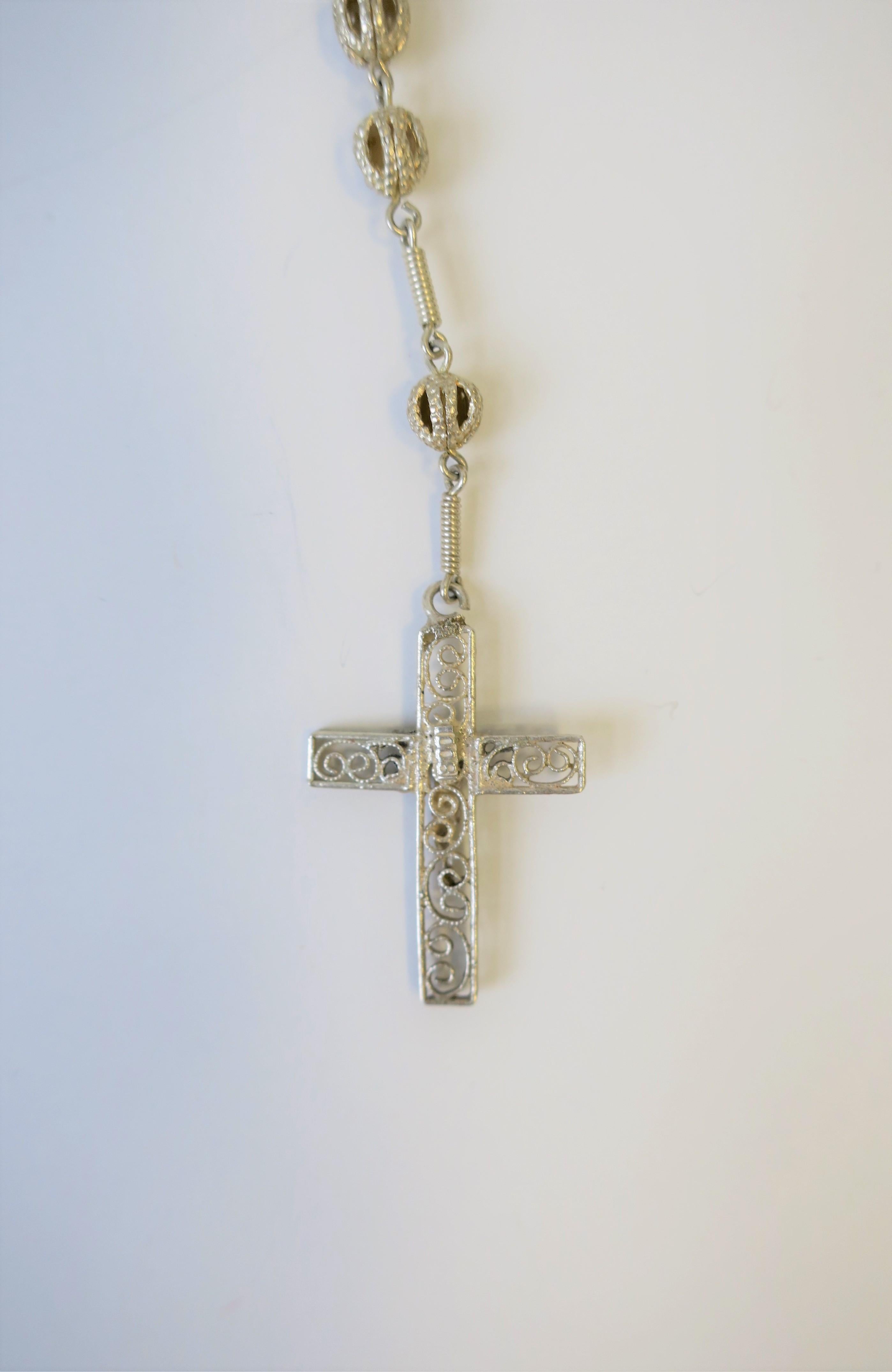 20th Century Italian Sterling Silver Rosary Beads in Heart Shaped Box 10