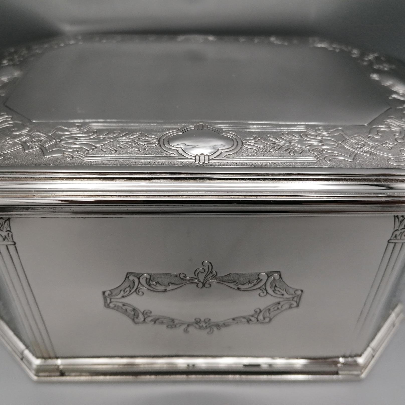 20th Century Italian Sterling Silver Table Box In Excellent Condition For Sale In VALENZA, IT