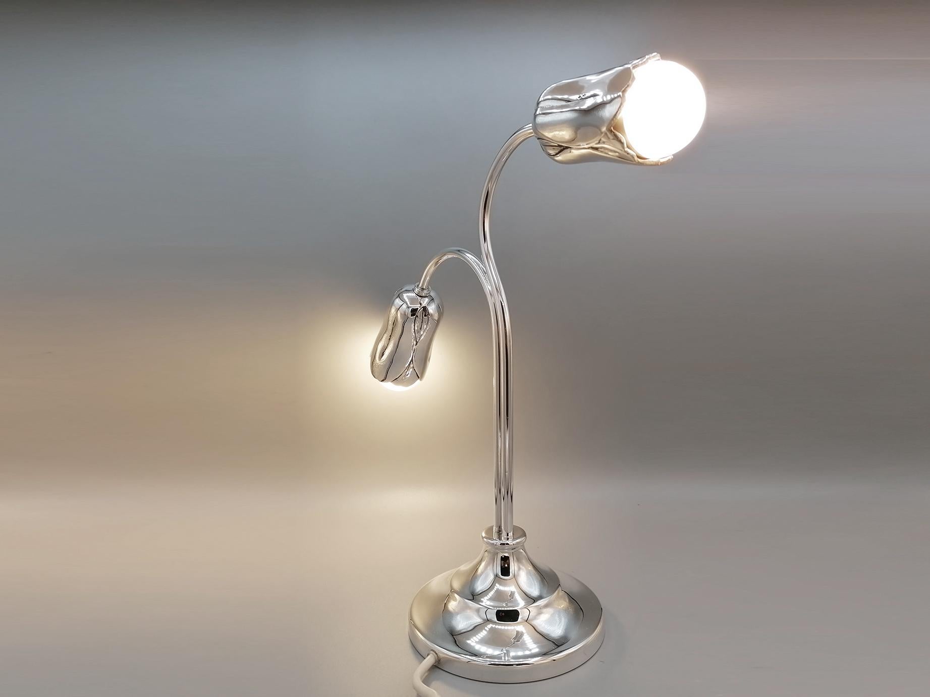 Italienische Sterlingsilber-Tischlampe des 20. Jahrhunderts (Gegossen) im Angebot