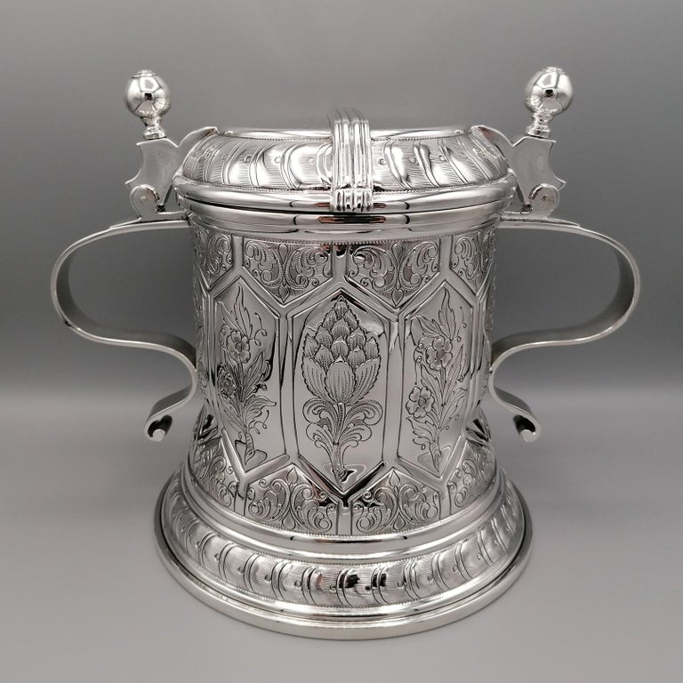 German style sterling silver mug.
The cylindrical signature body with the lower part with larger diameter steps to ensure stability. Two plate handles make it safe to hold with two hands.
It is then possible to open the double lid only with a small