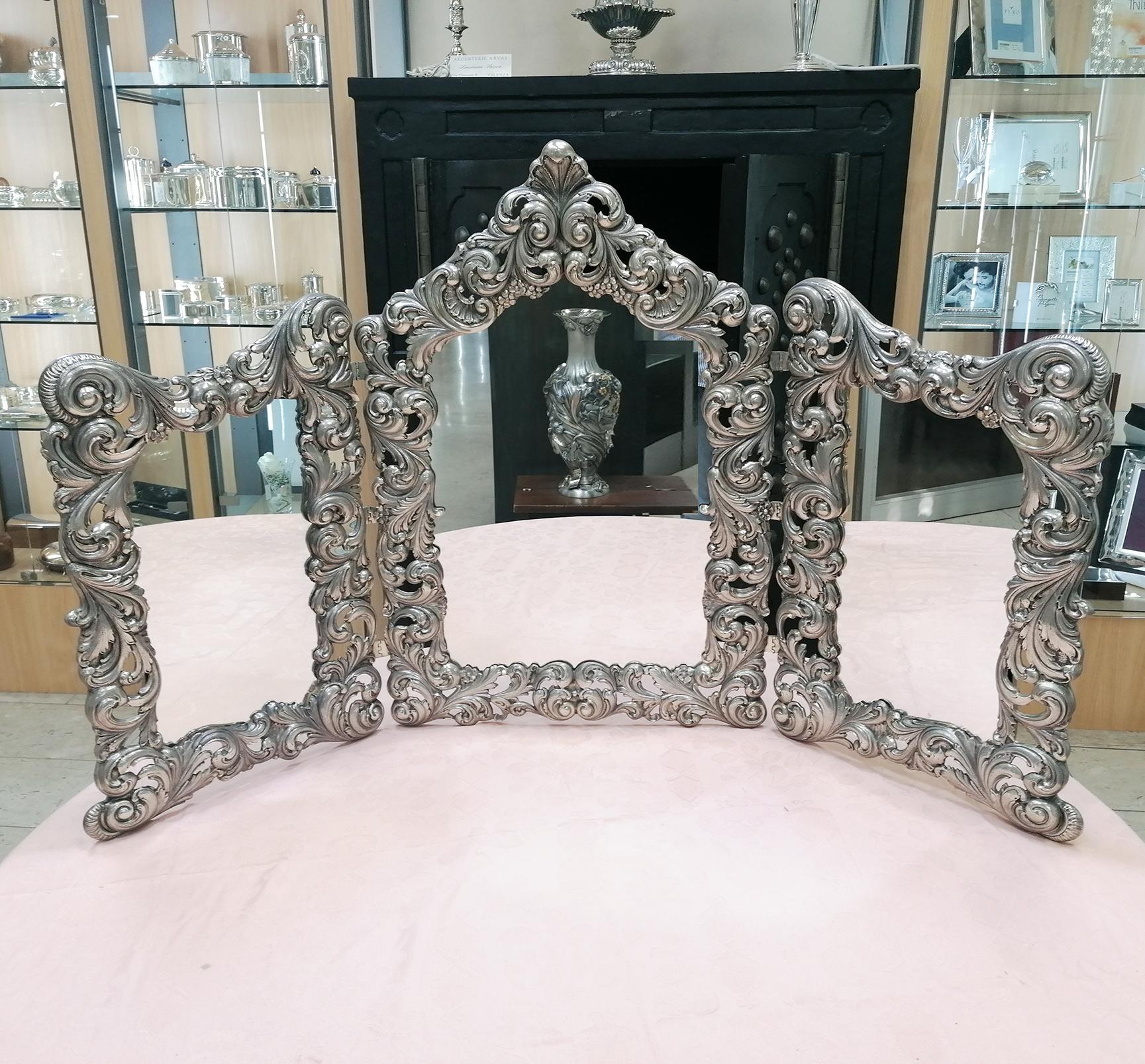 20th Century Italian Sterling Silver Handmade Triptych Mirror Baroque revival In Excellent Condition For Sale In VALENZA, IT