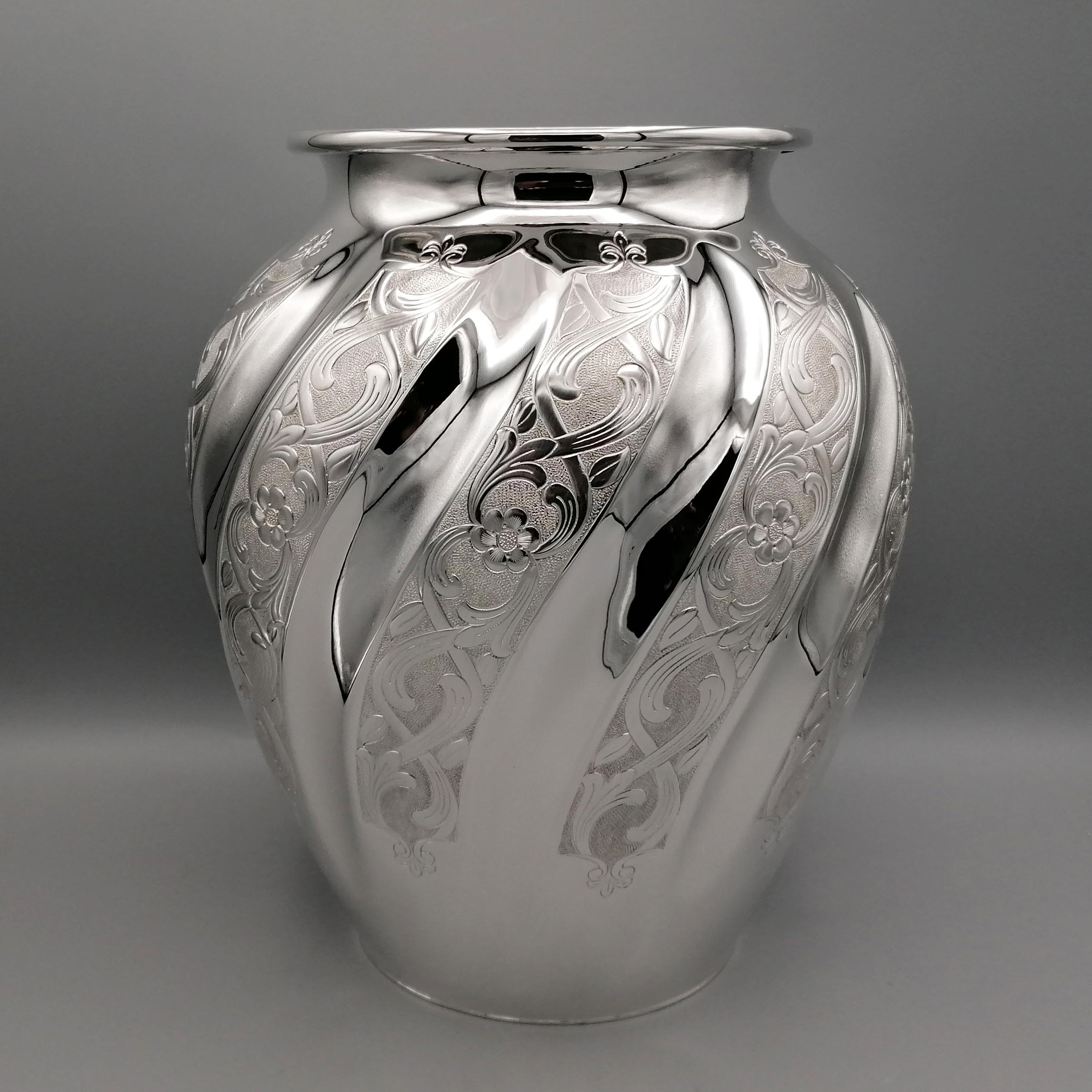 20th Century Italian Sterling Silver Vase For Sale 7
